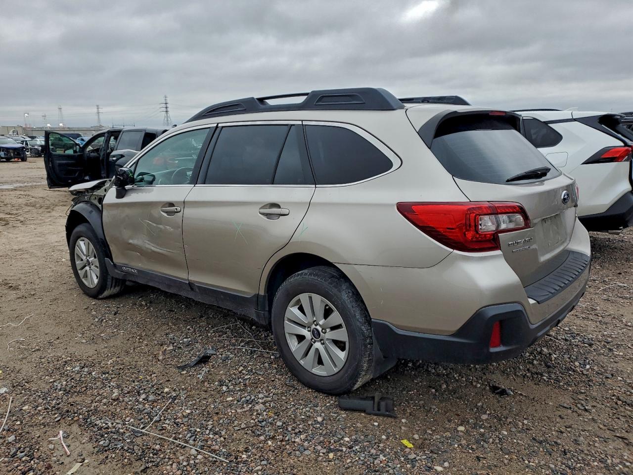 2018 Subaru Outback 2.5i Gold vin: 4S4BSAAC8J3375146
