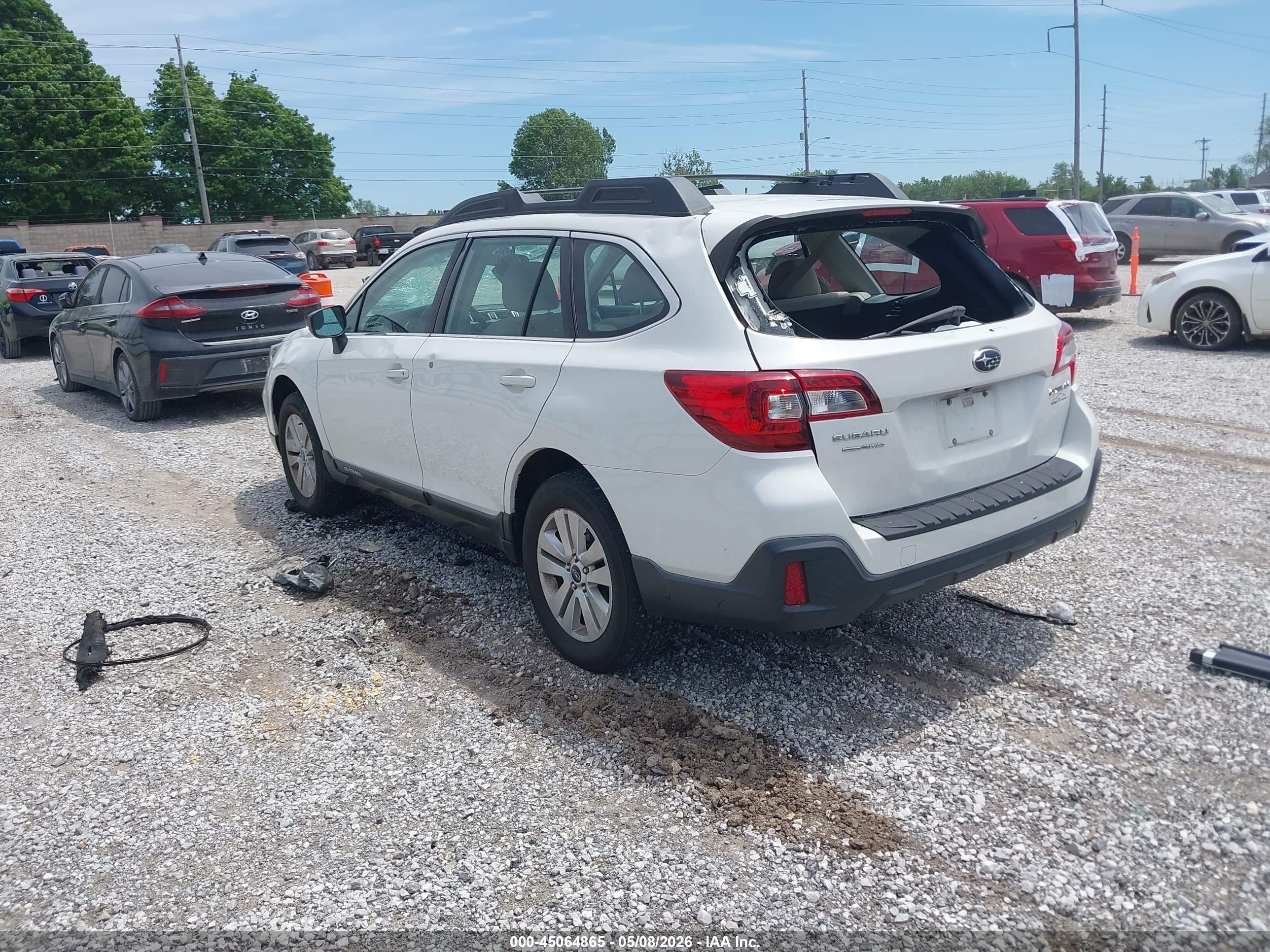 2018 Subaru Outback 2.5i White vin: 4S4BSAAC9J3272270