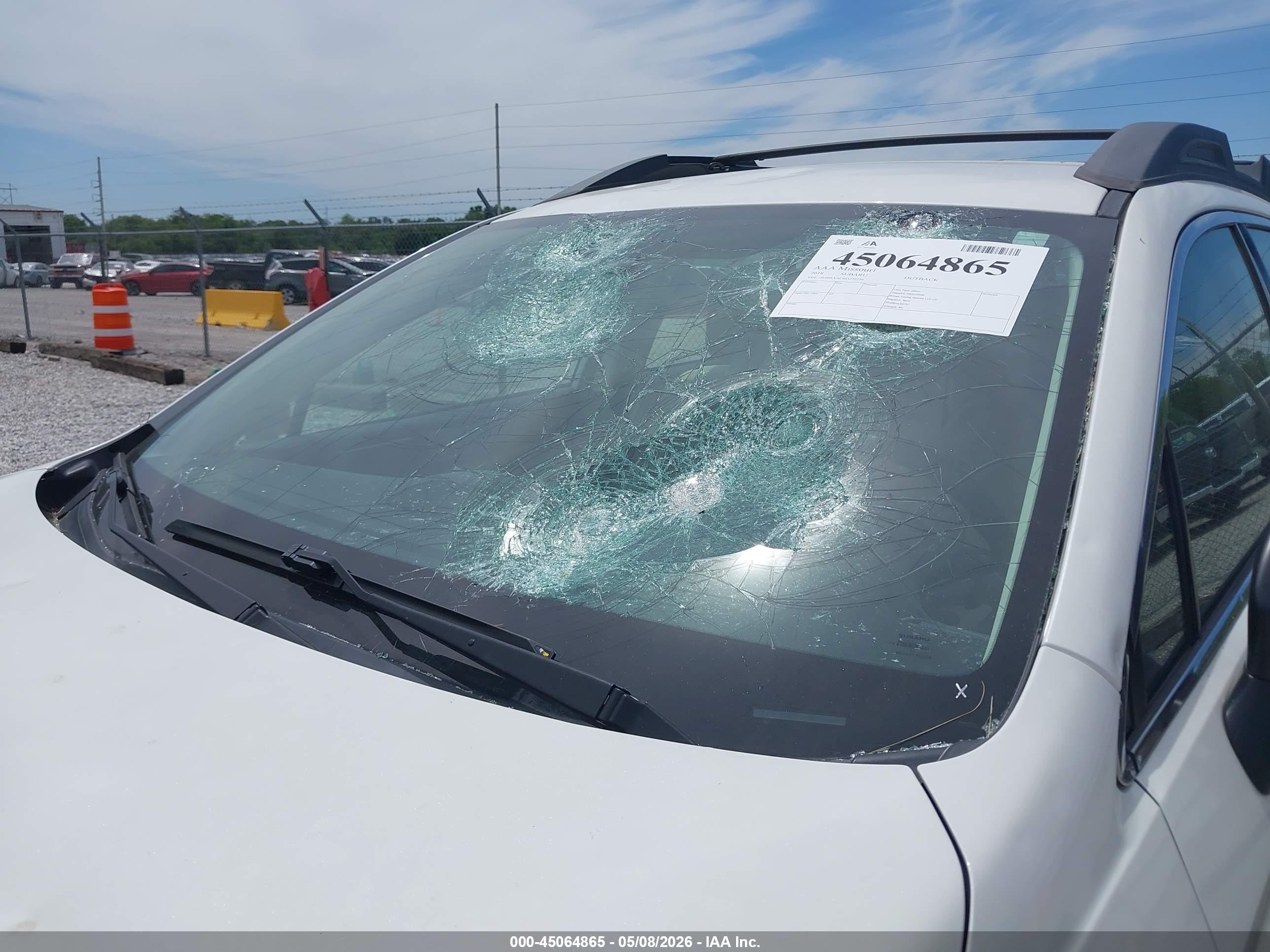 2018 Subaru Outback 2.5i White vin: 4S4BSAAC9J3272270