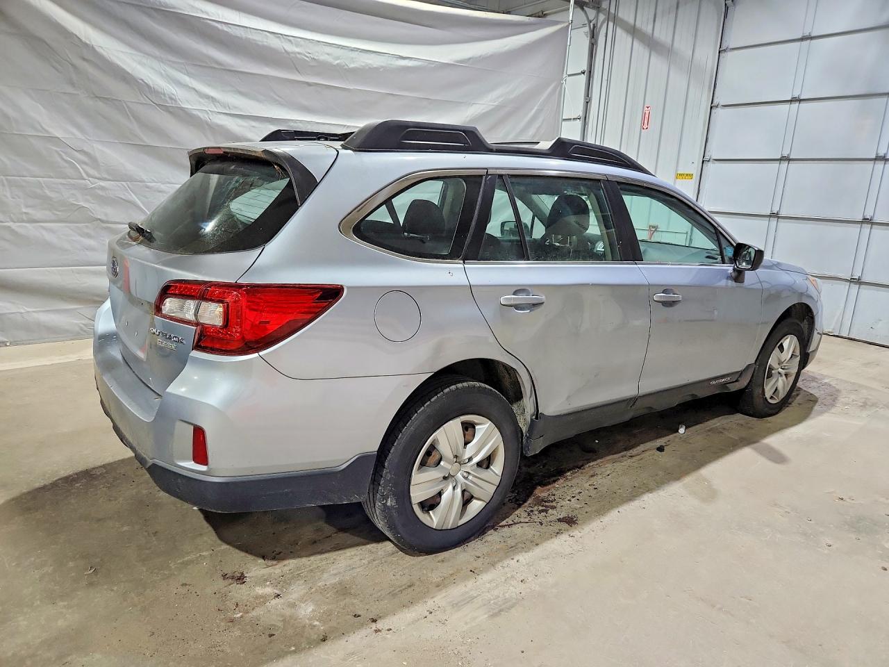2015 Subaru Outback 2.5i Серебряный vin: 4S4BSAACXF3309656