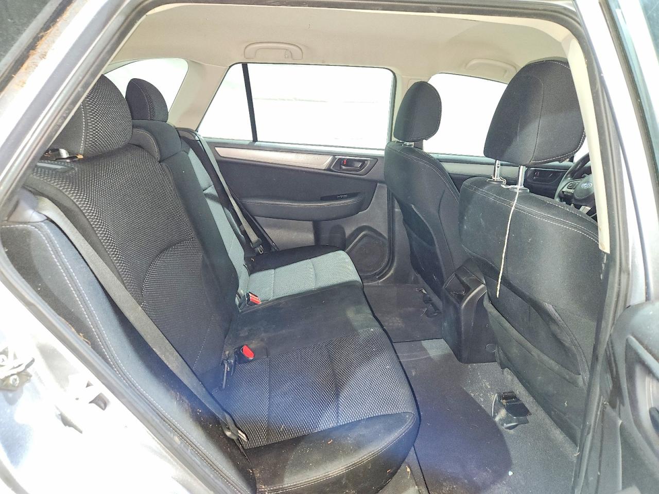 2015 Subaru Outback 2.5i Серебряный vin: 4S4BSAACXF3309656