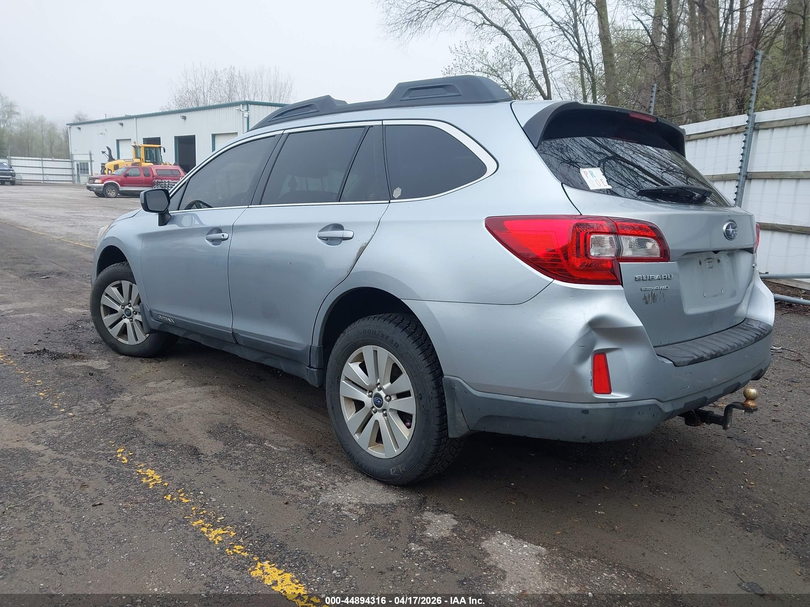 2015 Subaru Outback 2.5i Premium Silver vin: 4S4BSACC0F3210129