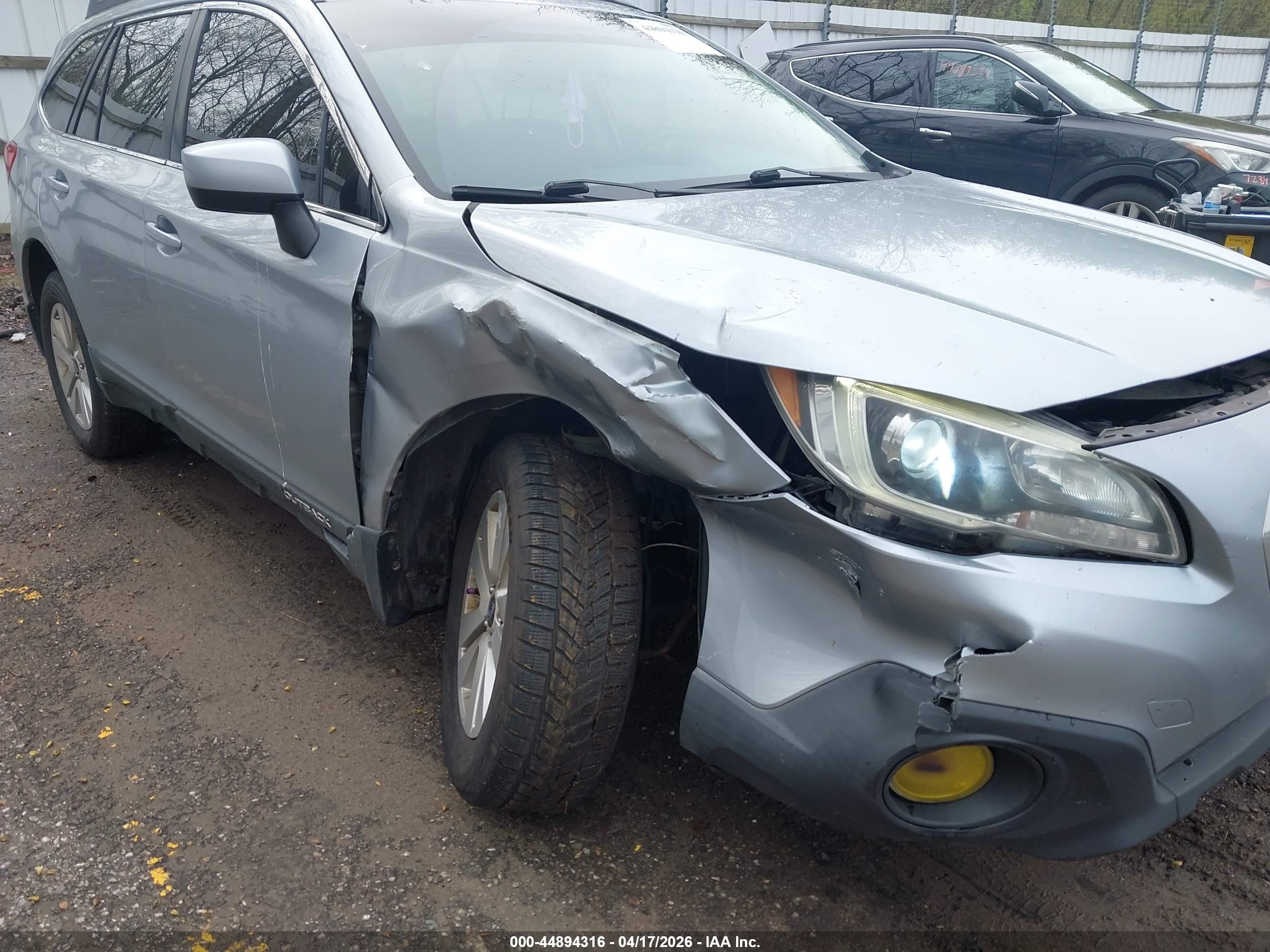 2015 Subaru Outback 2.5i Premium Silver vin: 4S4BSACC0F3210129