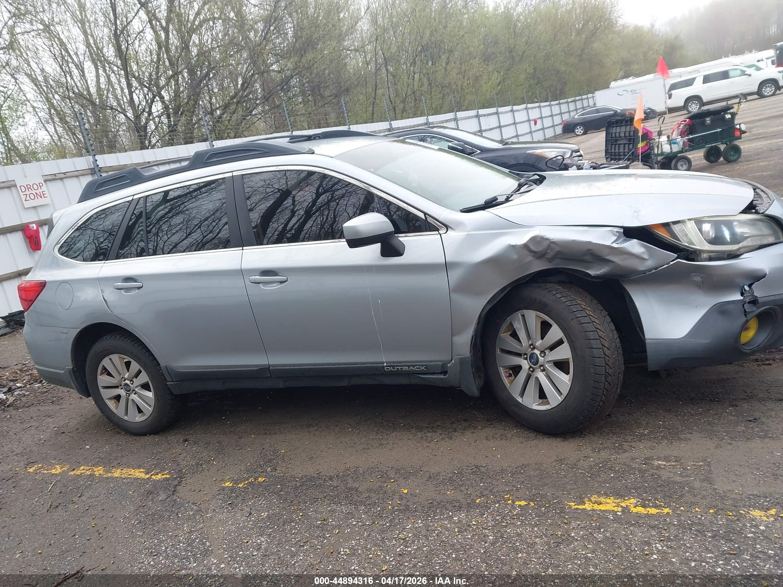 2015 Subaru Outback 2.5i Premium Silver vin: 4S4BSACC0F3210129