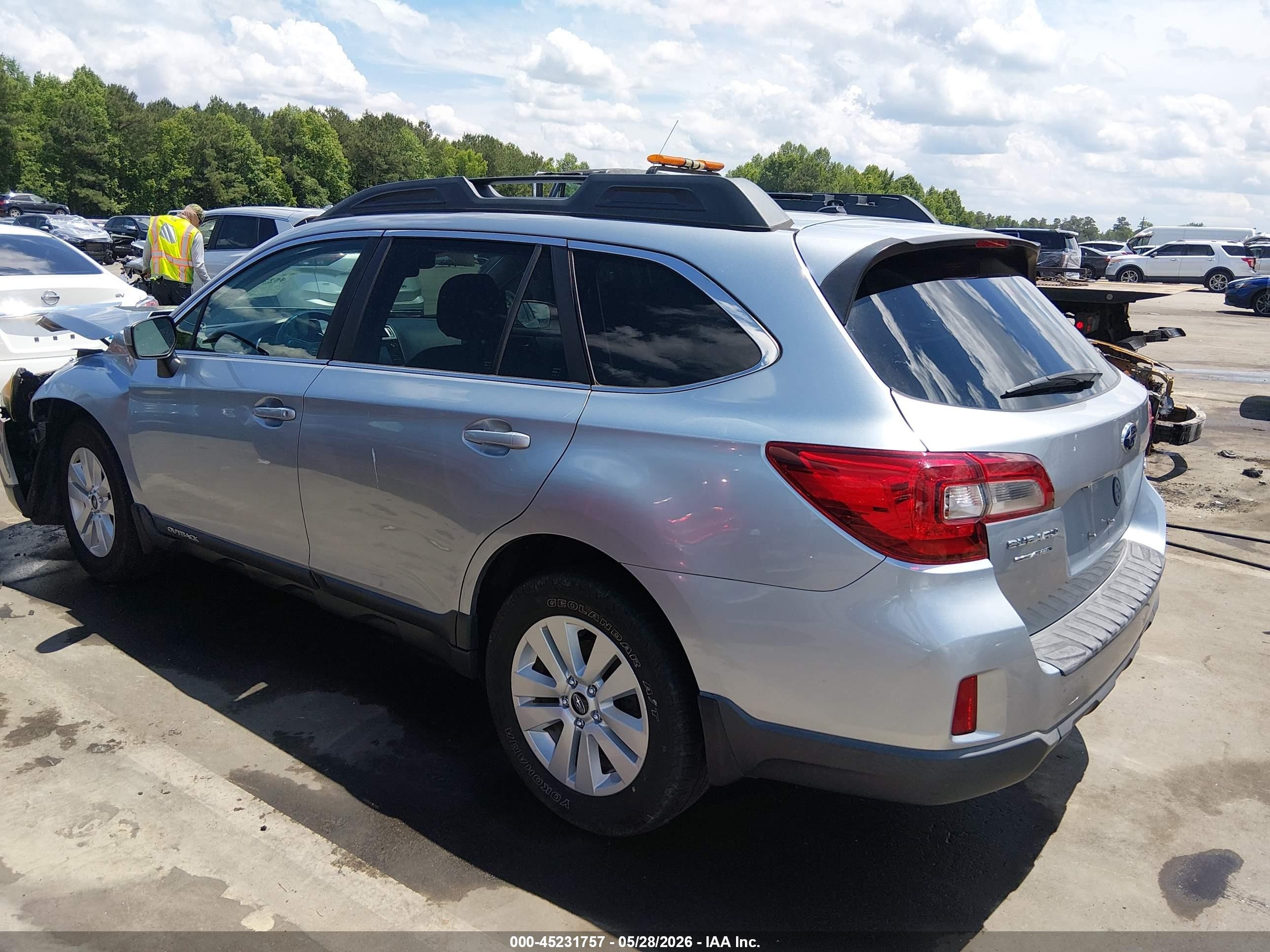 2015 Subaru Outback 2.5i Premium Silver vin: 4S4BSACC0F3224693