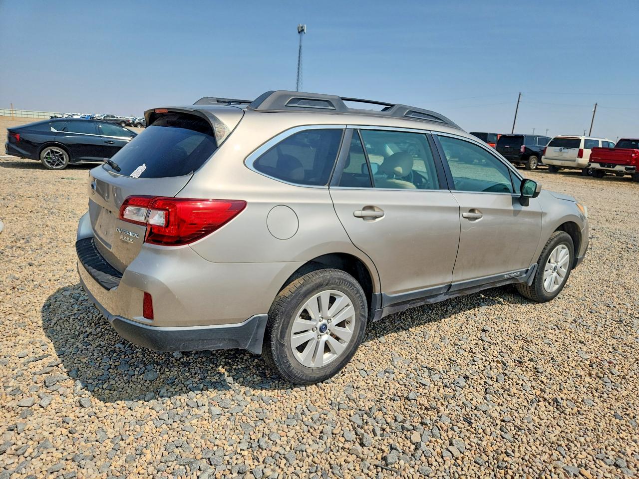 2015 Subaru Outback 2.5i Premium Silver vin: 4S4BSACC0F3266832