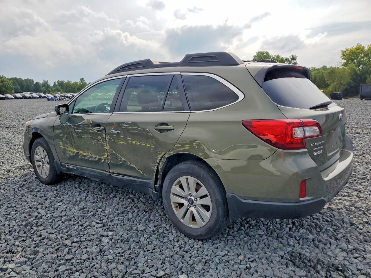 2015 Subaru Outback 2.5i Premium Green vin: 4S4BSACC1F3272428