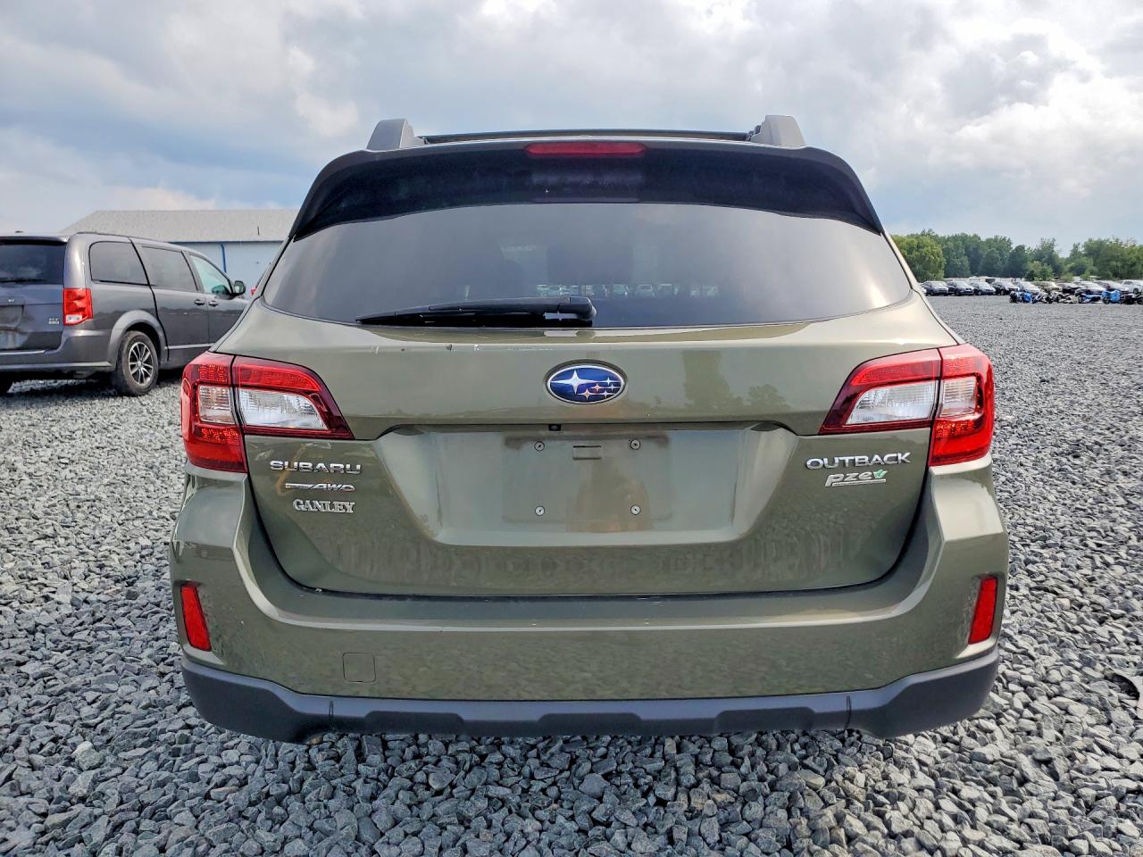 2015 Subaru Outback 2.5i Premium Green vin: 4S4BSACC1F3272428