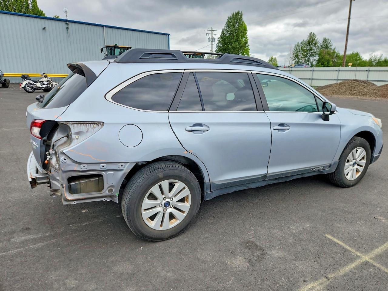 2015 Subaru Outback 2.5i Premium Silver vin: 4S4BSACC1F3335527