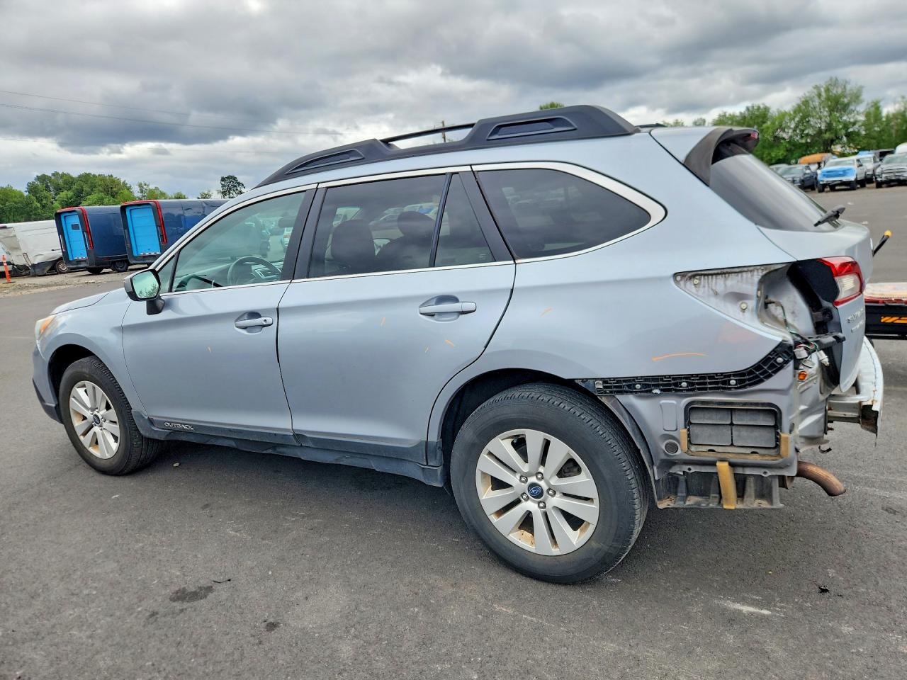 2015 Subaru Outback 2.5i Premium Silver vin: 4S4BSACC1F3335527
