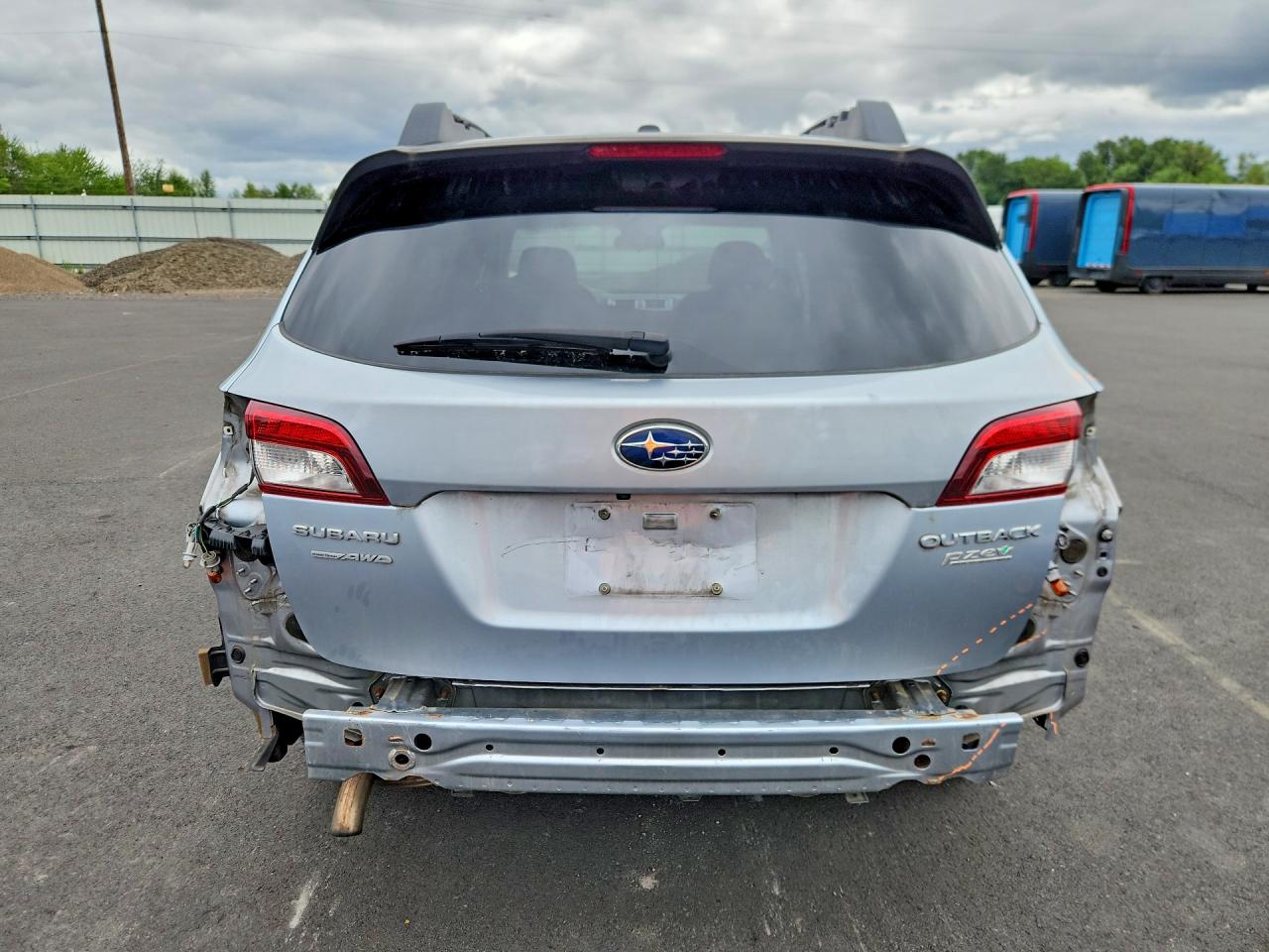 2015 Subaru Outback 2.5i Premium Silver vin: 4S4BSACC1F3335527