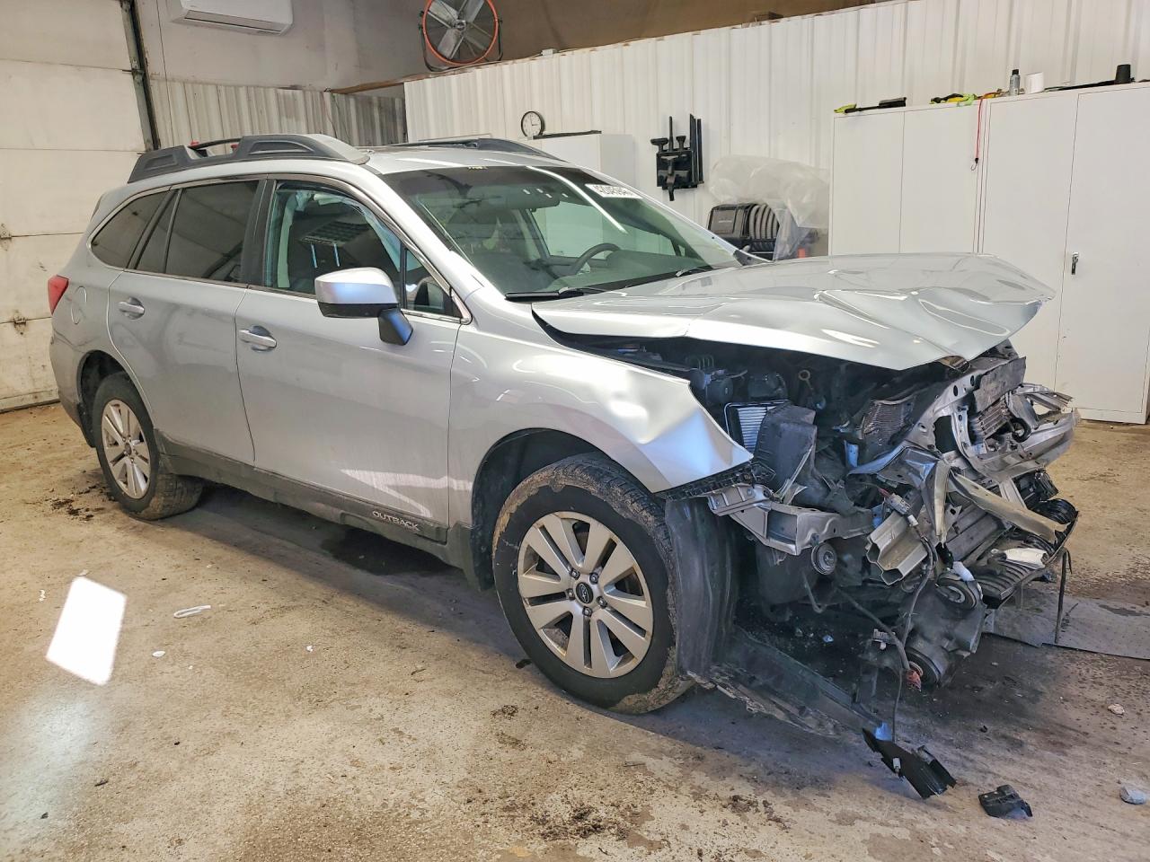 2015 Subaru Outback 2.5i Premium Серебряный vin: 4S4BSACC1F3339870