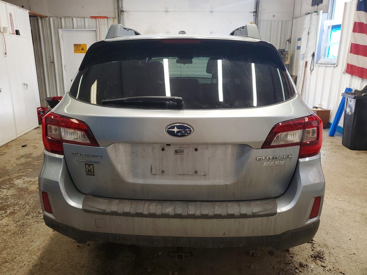2015 Subaru Outback 2.5i Premium Серебряный vin: 4S4BSACC1F3339870