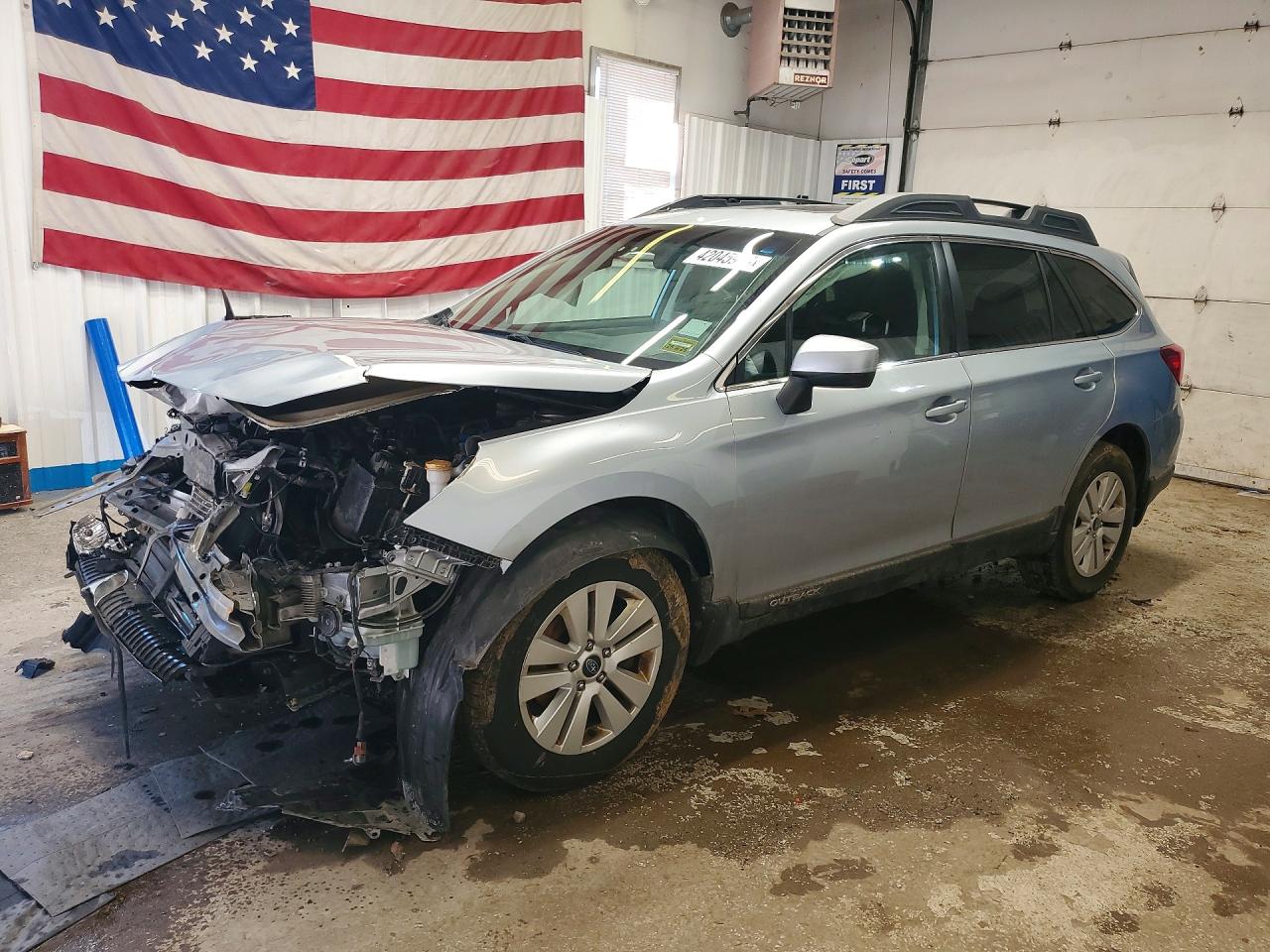2015 Subaru Outback 2.5i Premium Серебряный vin: 4S4BSACC1F3339870