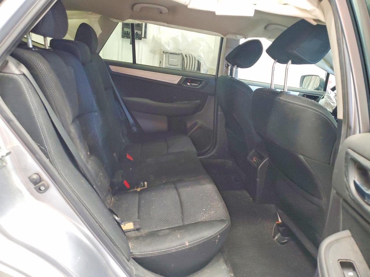 2015 Subaru Outback 2.5i Premium Серебряный vin: 4S4BSACC1F3339870