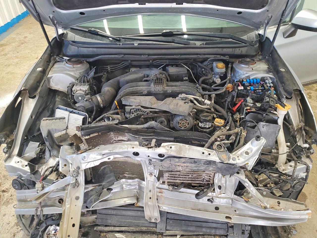 2015 Subaru Outback 2.5i Premium Серебряный vin: 4S4BSACC1F3339870