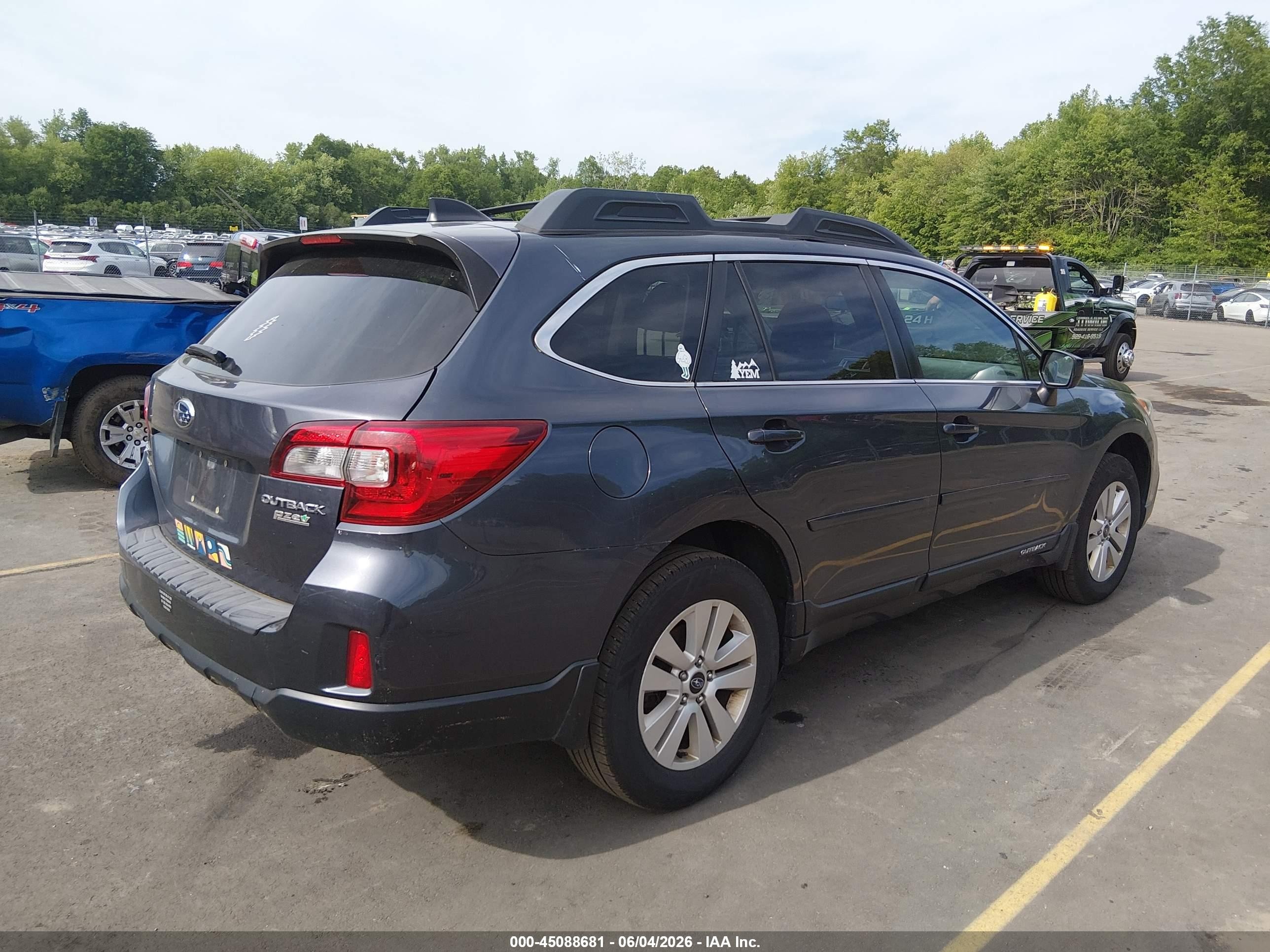 2017 Subaru Outback 2.5i Premium Gray vin: 4S4BSACC1H3313286