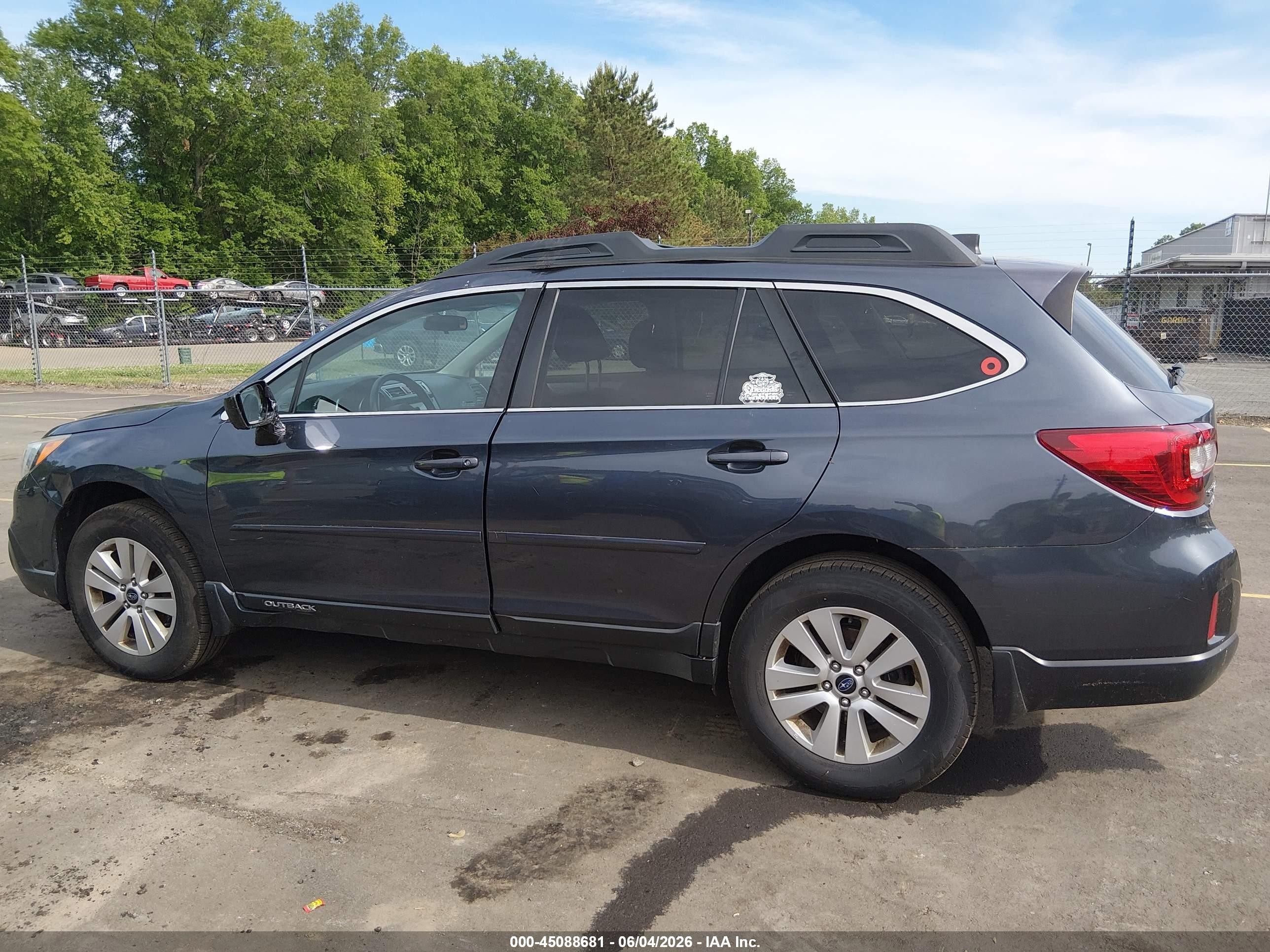 2017 Subaru Outback 2.5i Premium Gray vin: 4S4BSACC1H3313286