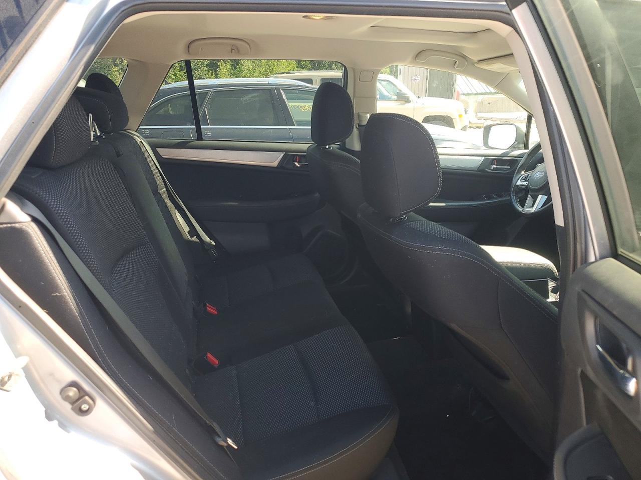 2015 Subaru Outback 2.5i Premium Silver vin: 4S4BSACC2F3232973