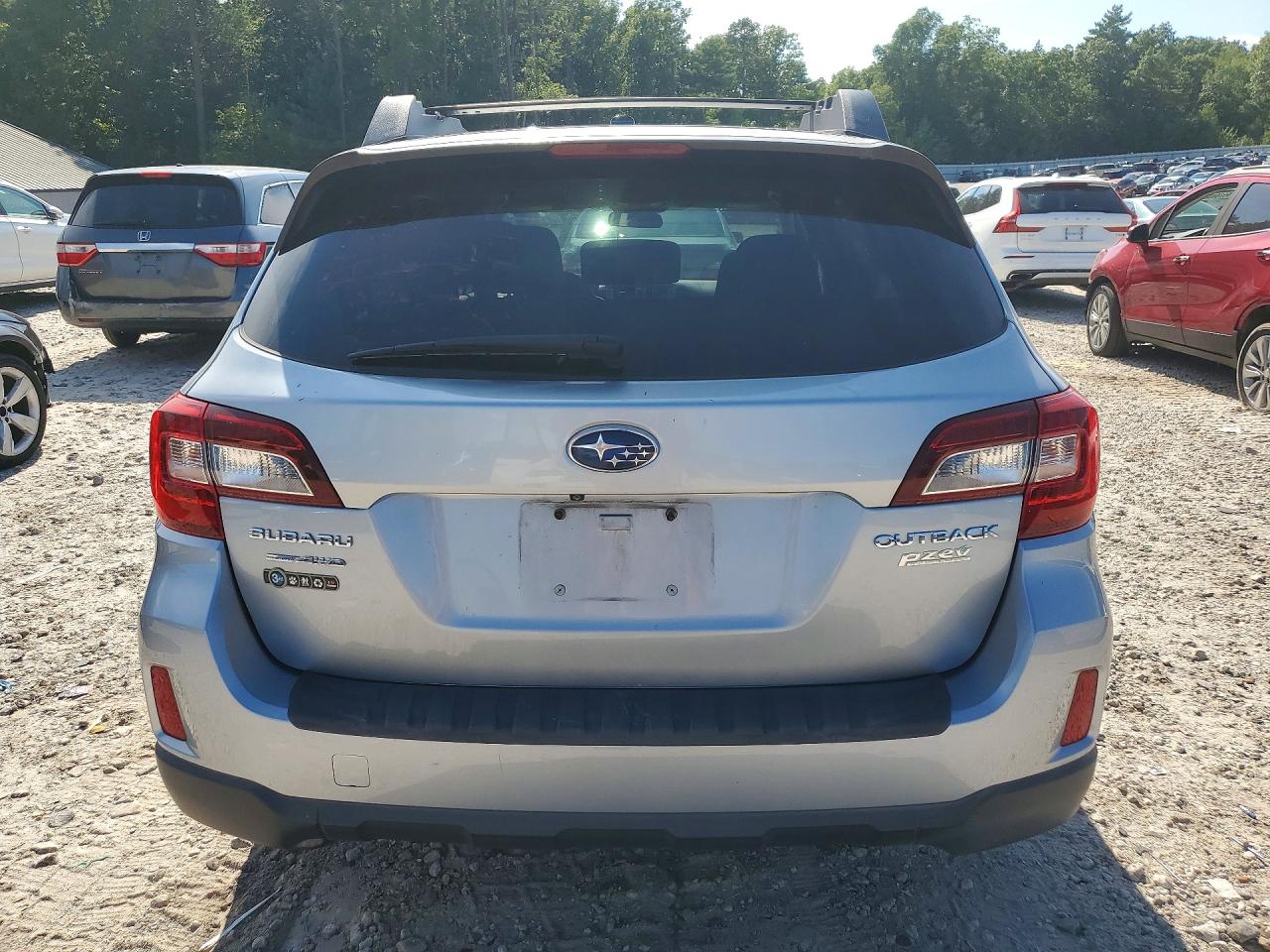 2015 Subaru Outback 2.5i Premium Silver vin: 4S4BSACC2F3232973