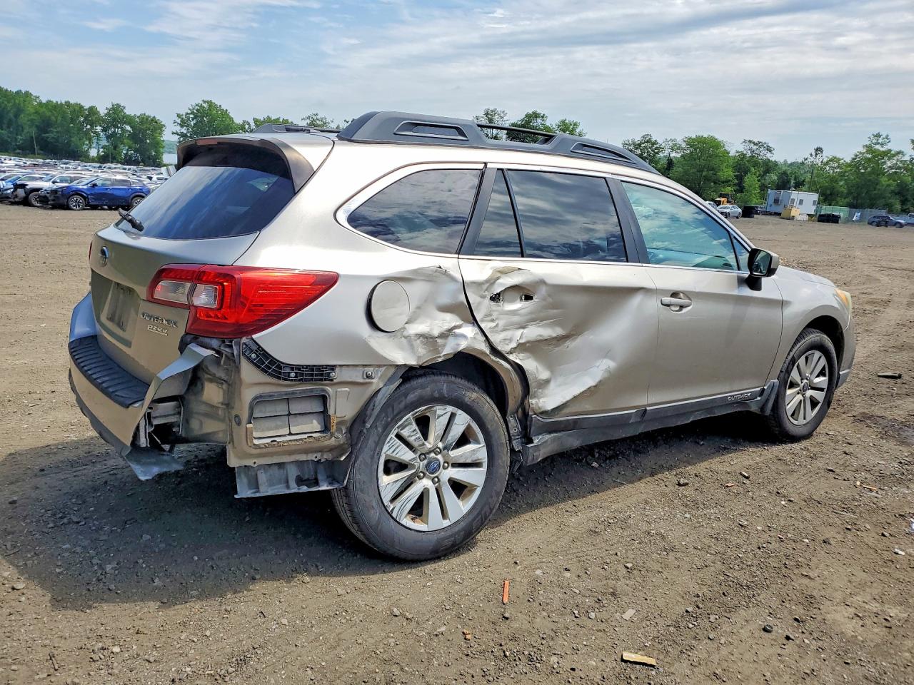 2015 Subaru Outback 2.5i Premium Silver vin: 4S4BSACC2F3251751