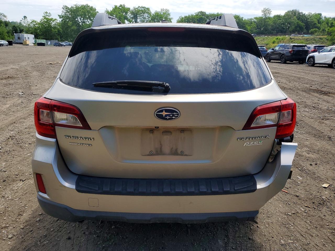 2015 Subaru Outback 2.5i Premium Silver vin: 4S4BSACC2F3251751