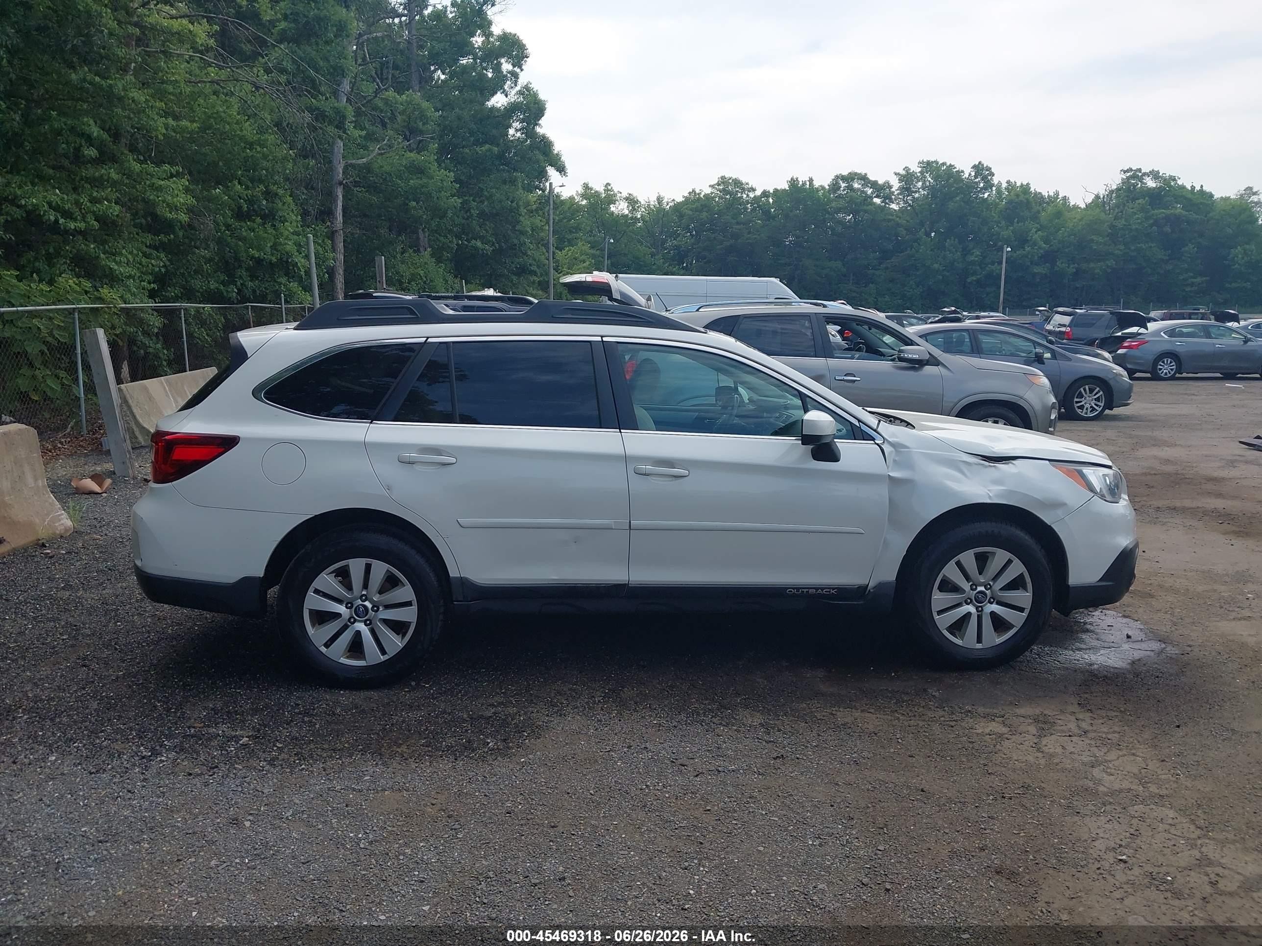2015 Subaru Outback 2.5i Premium White vin: 4S4BSACC3F3212019