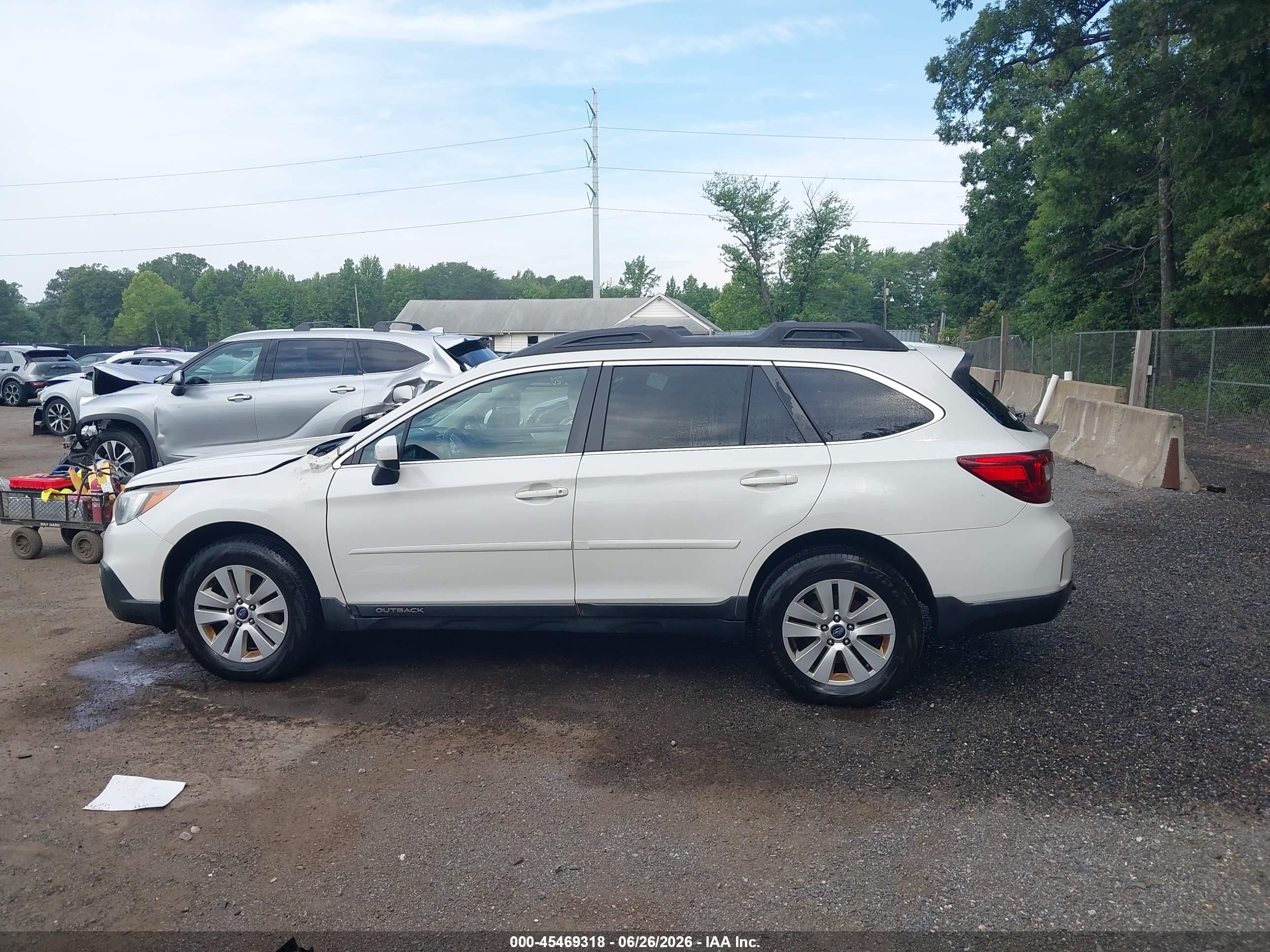 2015 Subaru Outback 2.5i Premium White vin: 4S4BSACC3F3212019