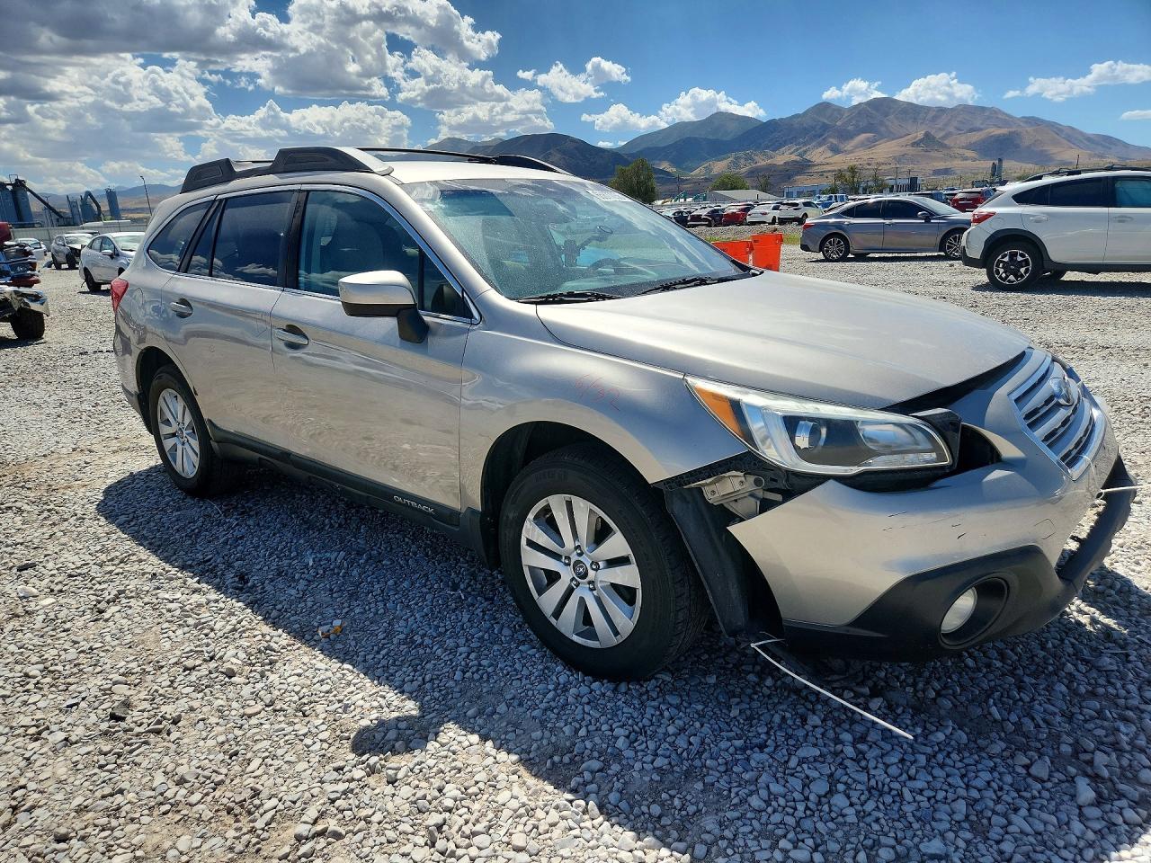 2015 Subaru Outback 2.5i Premium Золотой vin: 4S4BSACC3F3267585
