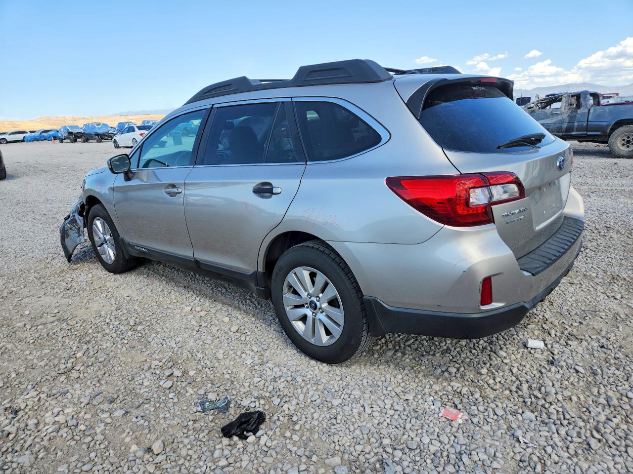 2015 Subaru Outback 2.5i Premium Золотой vin: 4S4BSACC3F3267585