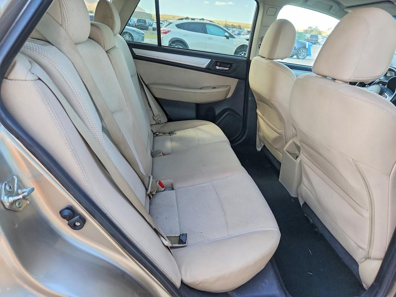 2015 Subaru Outback 2.5i Premium Золотой vin: 4S4BSACC3F3267585