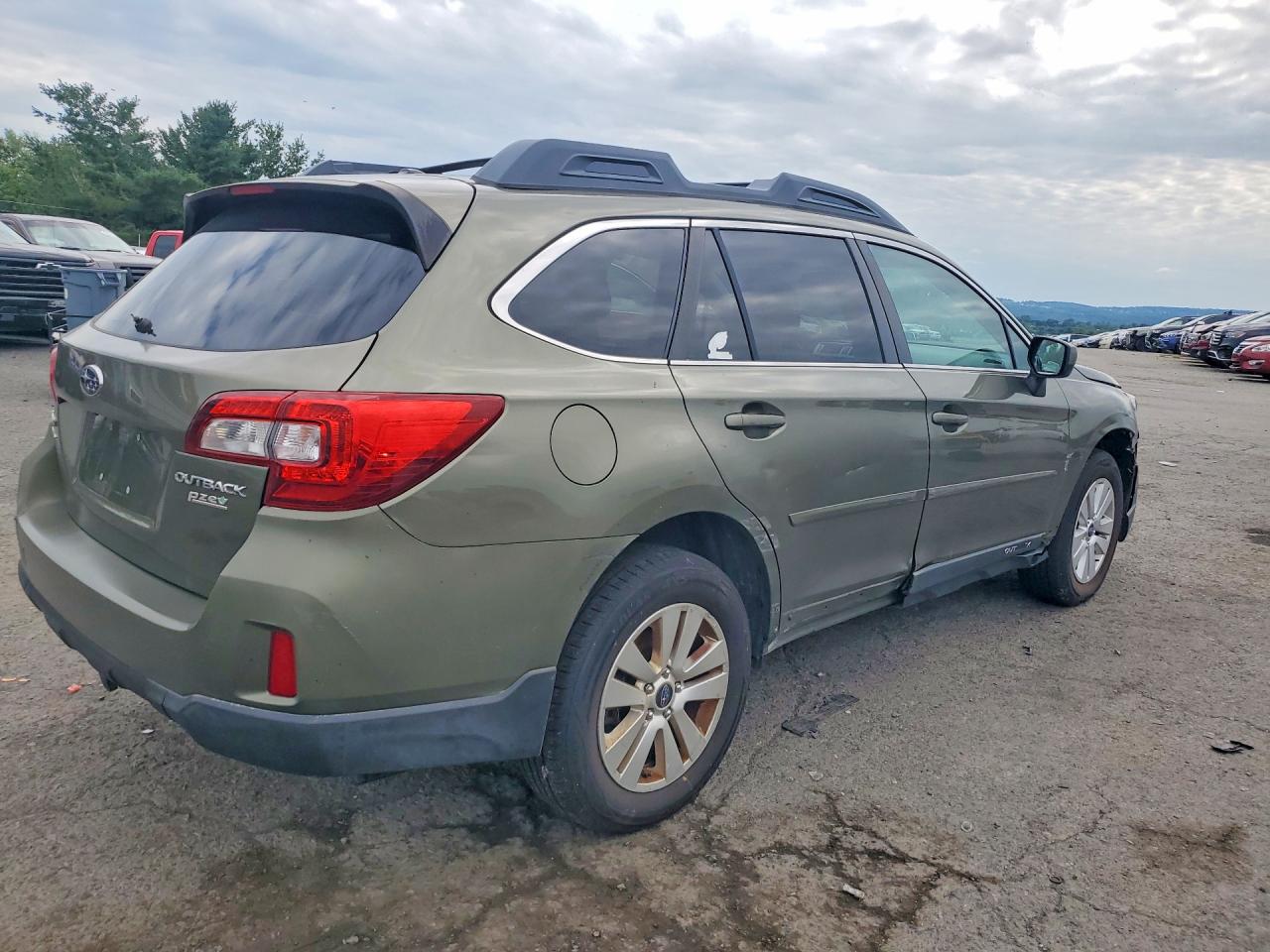2015 Subaru Outback 2.5i Premium Green vin: 4S4BSACC3F3315831