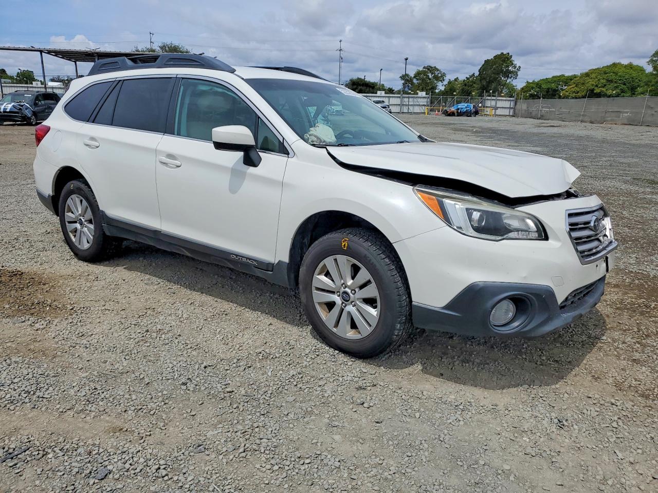2016 Subaru Outback 2.5i Premium White vin: 4S4BSACC3G3356526