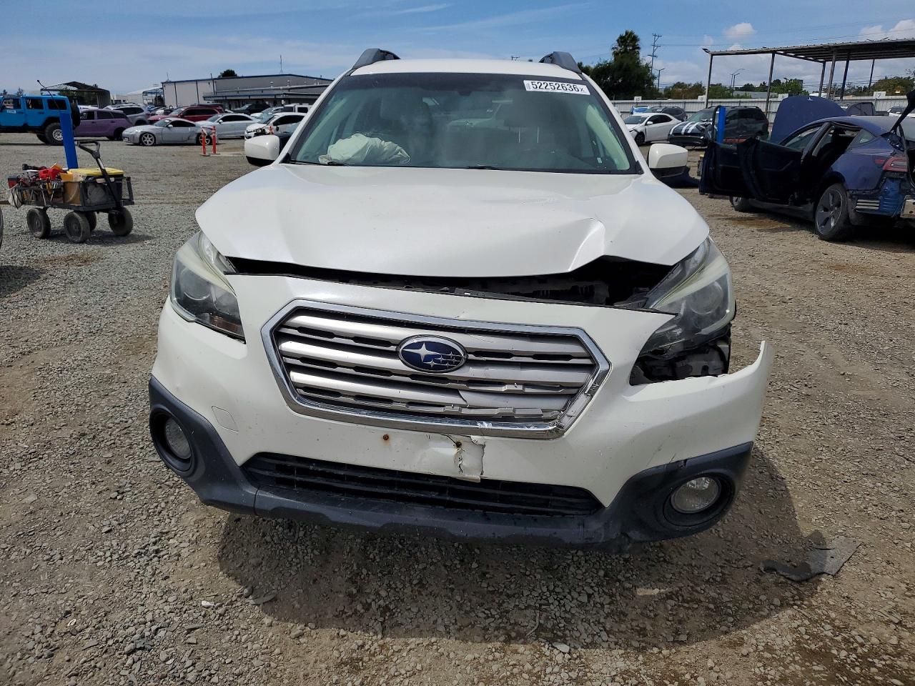 2016 Subaru Outback 2.5i Premium White vin: 4S4BSACC3G3356526