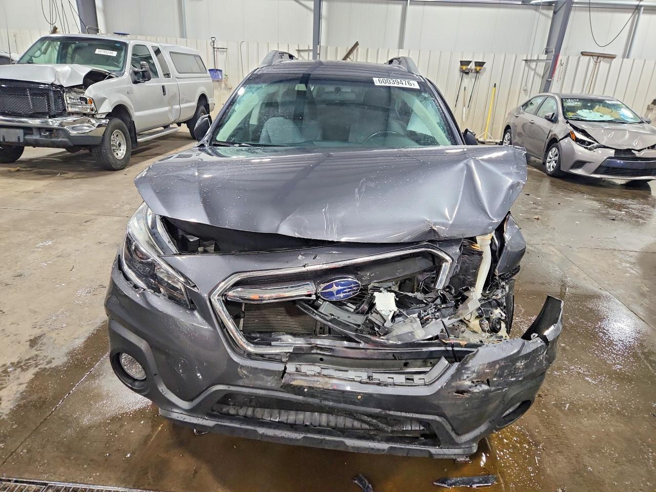 2018 Subaru Outback 2.5i Premium Gray vin: 4S4BSACC3J3283083