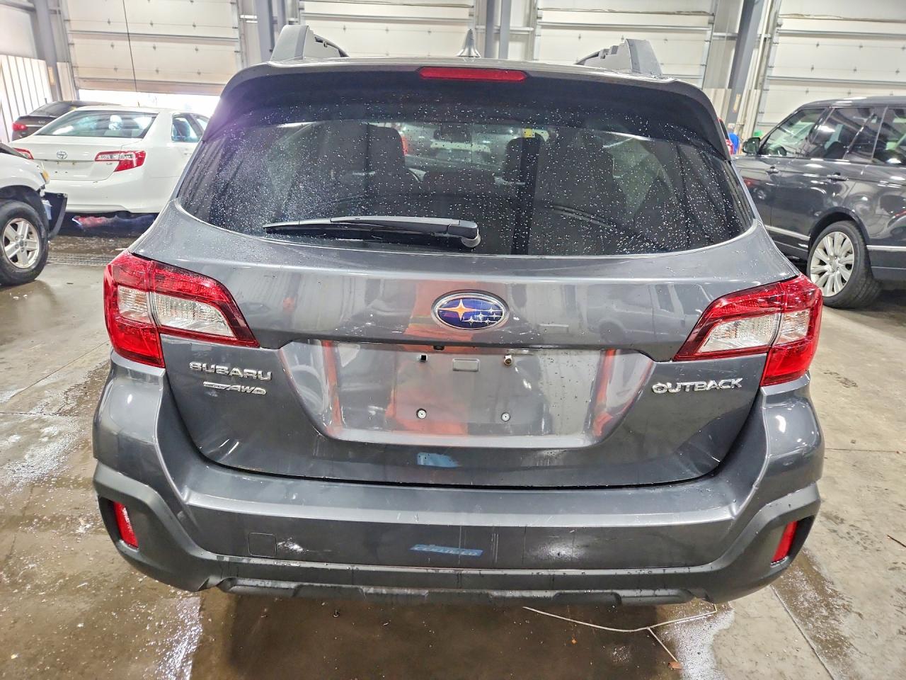 2018 Subaru Outback 2.5i Premium Gray vin: 4S4BSACC3J3283083