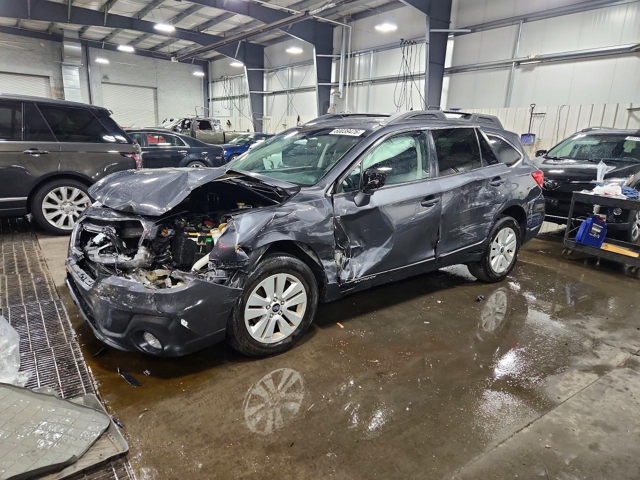 2018 Subaru Outback 2.5i Premium Gray vin: 4S4BSACC3J3283083