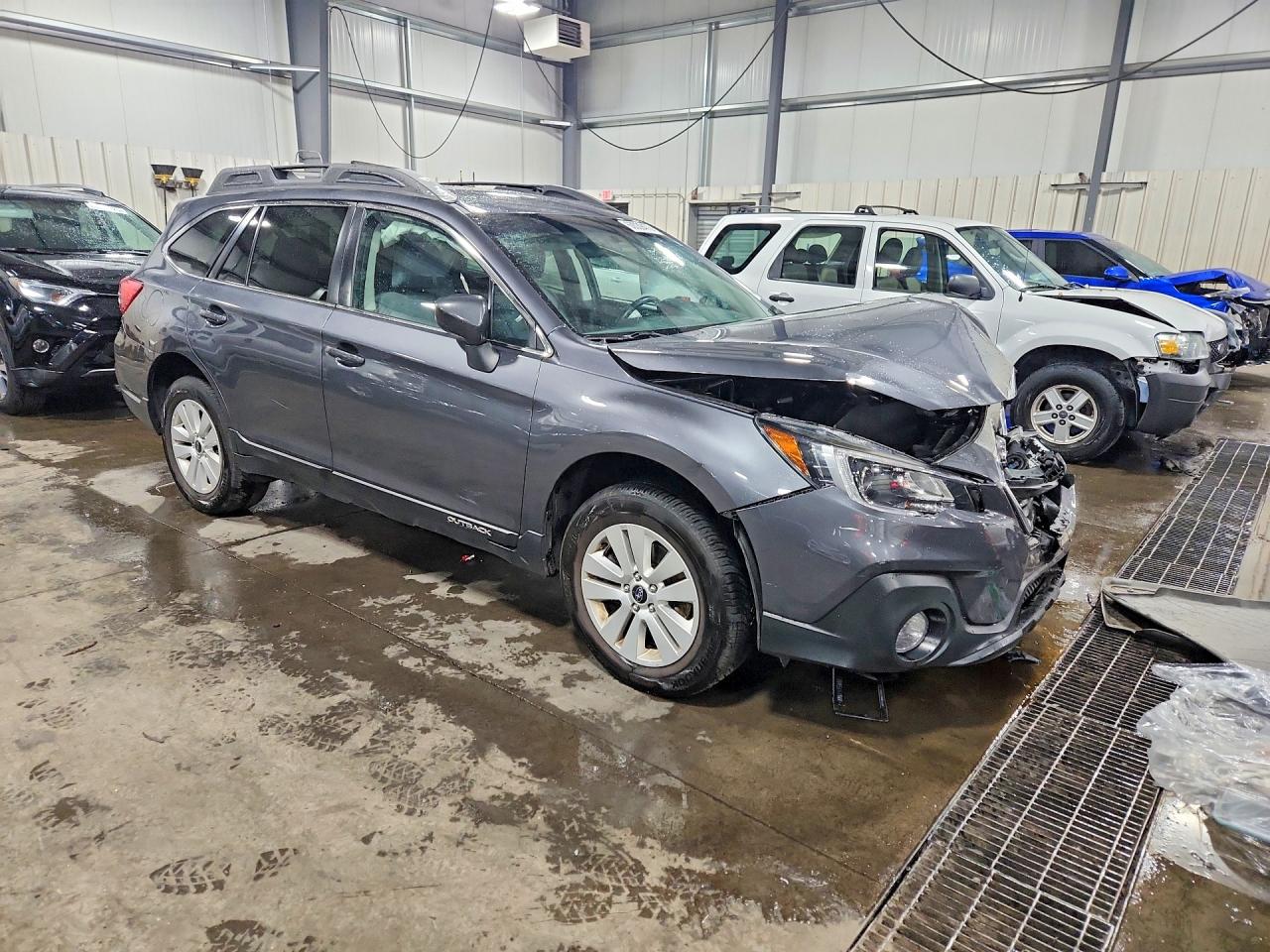 2018 Subaru Outback 2.5i Premium Gray vin: 4S4BSACC3J3283083