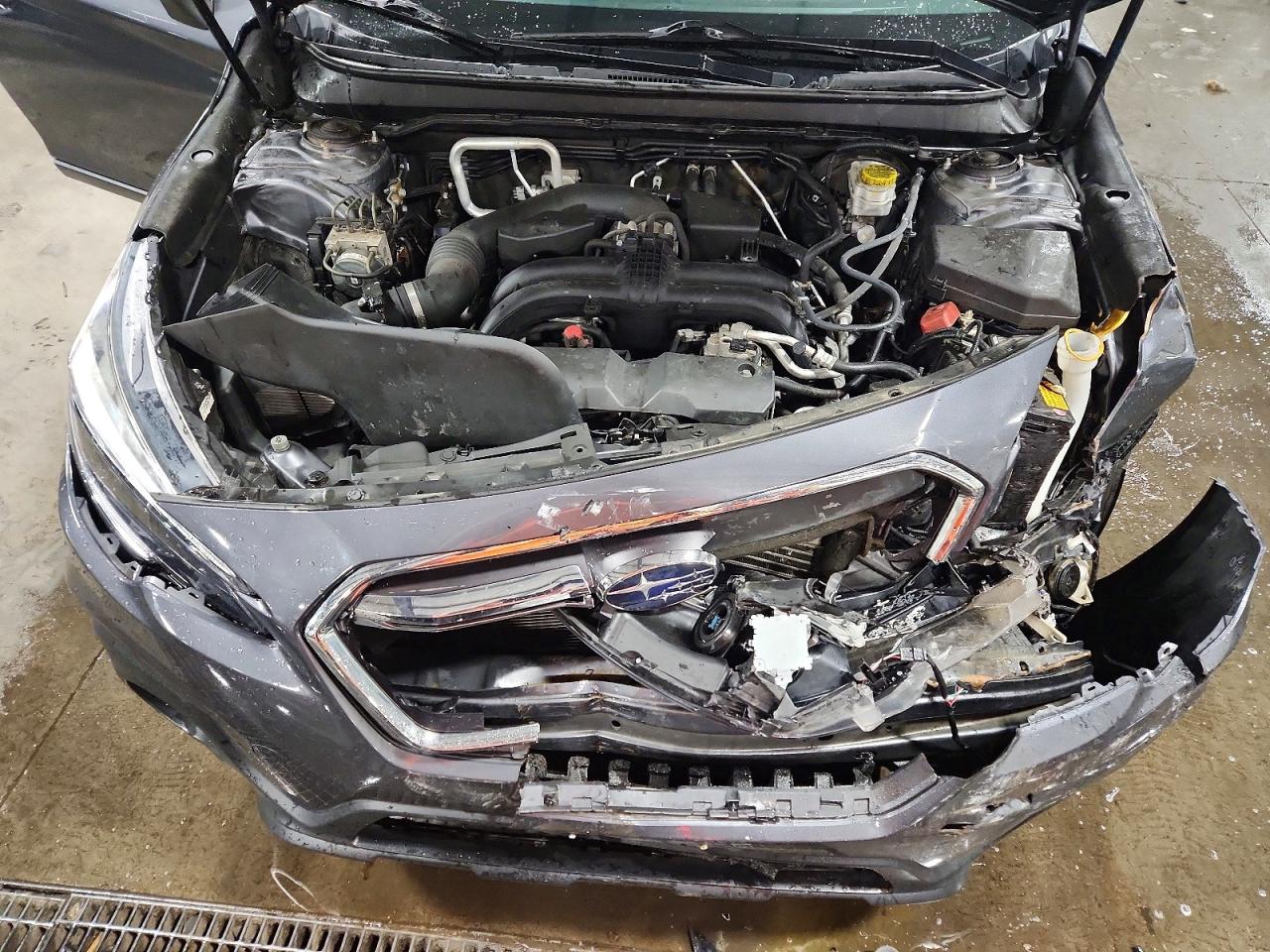 2018 Subaru Outback 2.5i Premium Gray vin: 4S4BSACC3J3283083