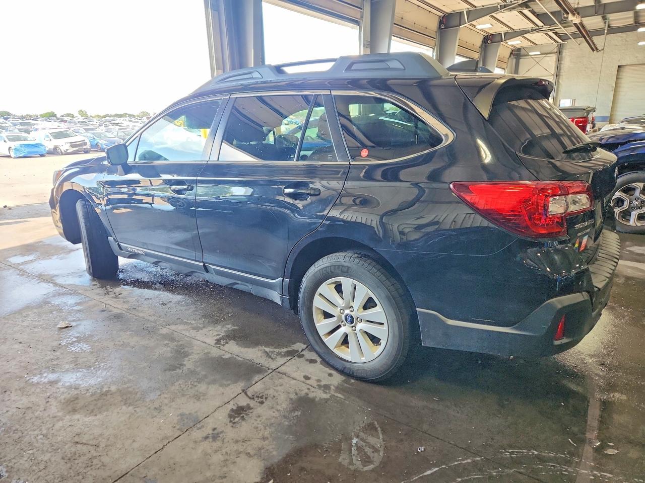 2018 Subaru Outback 2.5i Premium Black vin: 4S4BSACC3J3345856