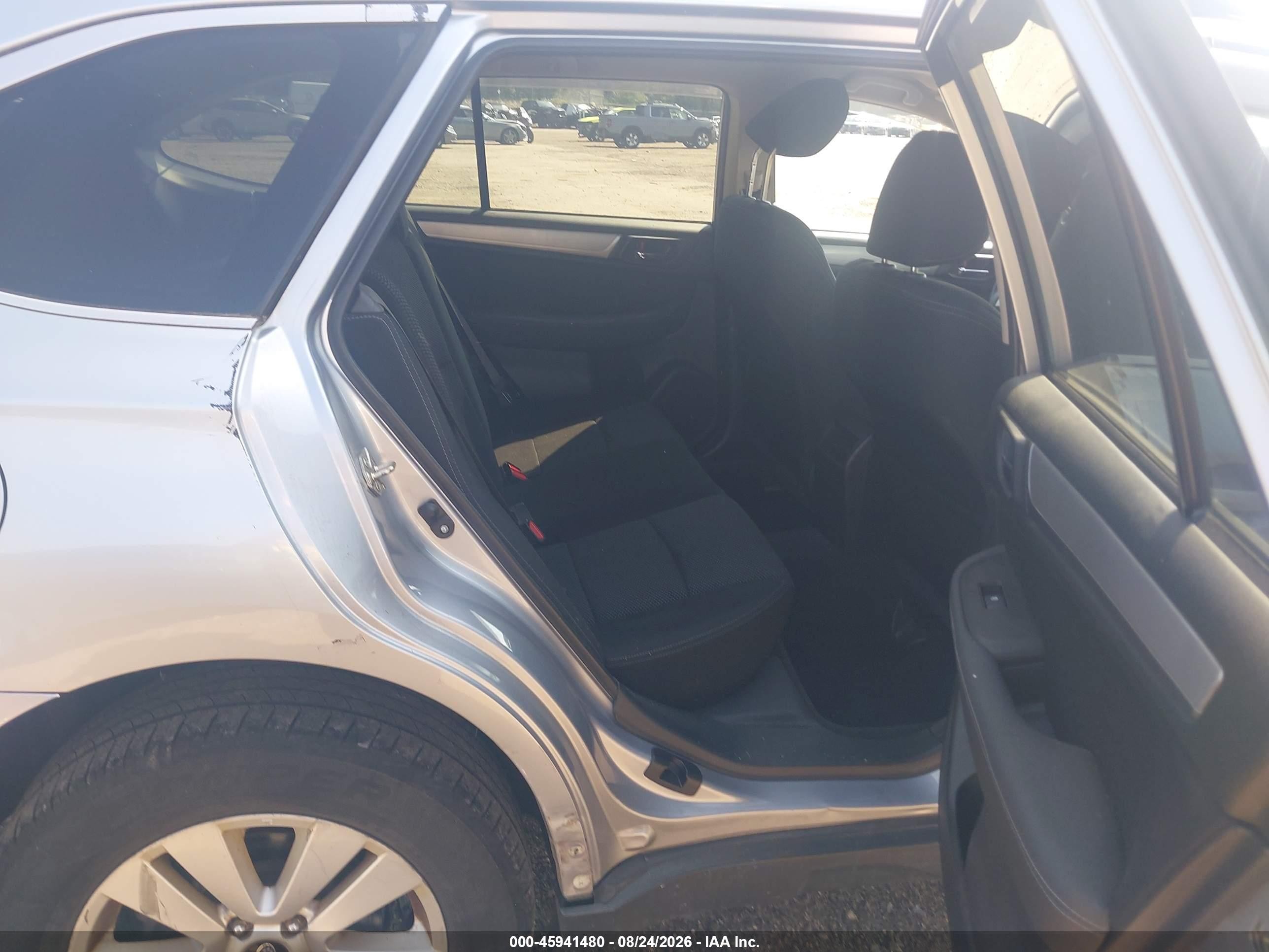 2015 Subaru Outback 2.5i Premium Серебряный vin: 4S4BSACC4F3237074