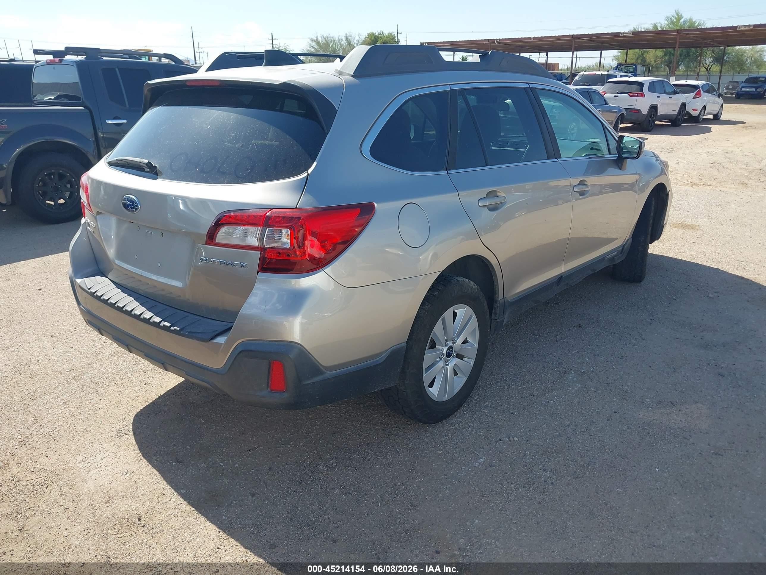 2018 Subaru Outback 2.5i Premium Silver vin: 4S4BSACC4J3353609