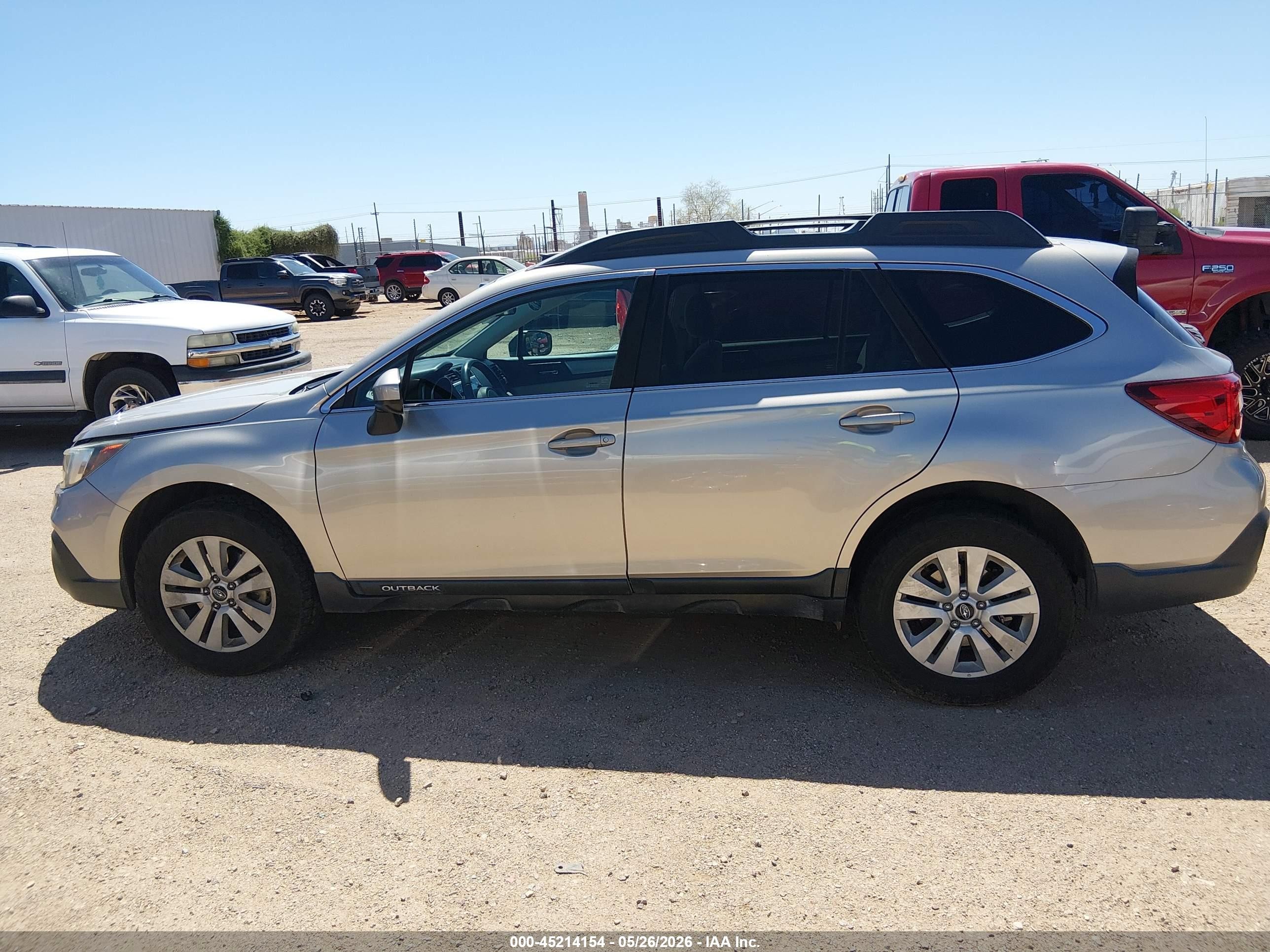 2018 Subaru Outback 2.5i Premium Silver vin: 4S4BSACC4J3353609