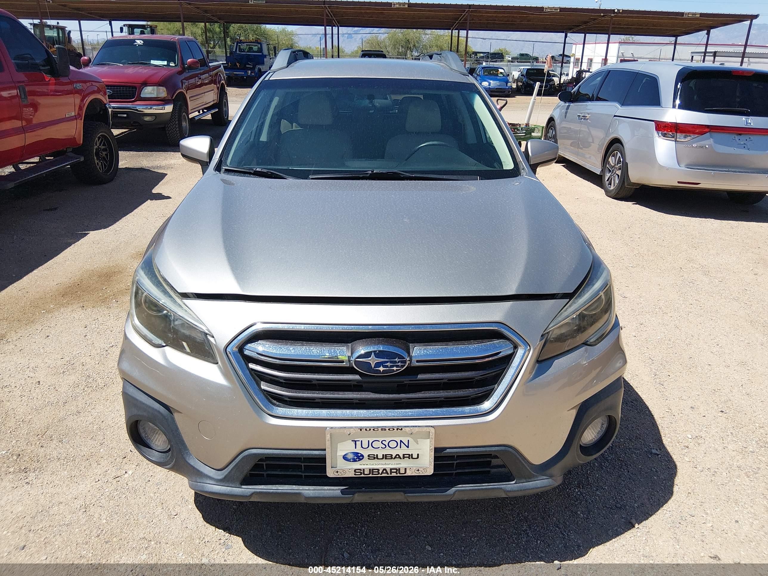 2018 Subaru Outback 2.5i Premium Silver vin: 4S4BSACC4J3353609