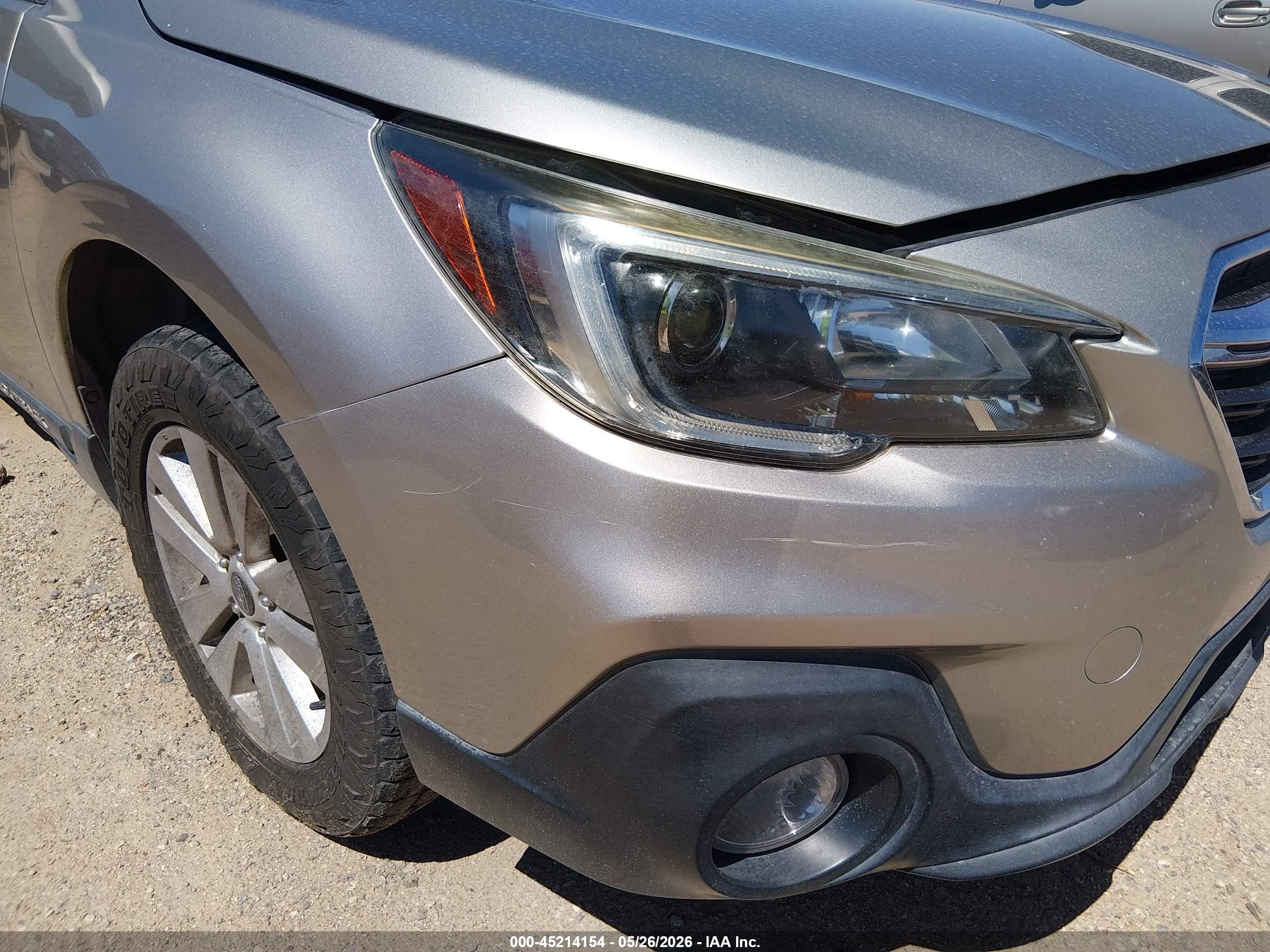 2018 Subaru Outback 2.5i Premium Silver vin: 4S4BSACC4J3353609