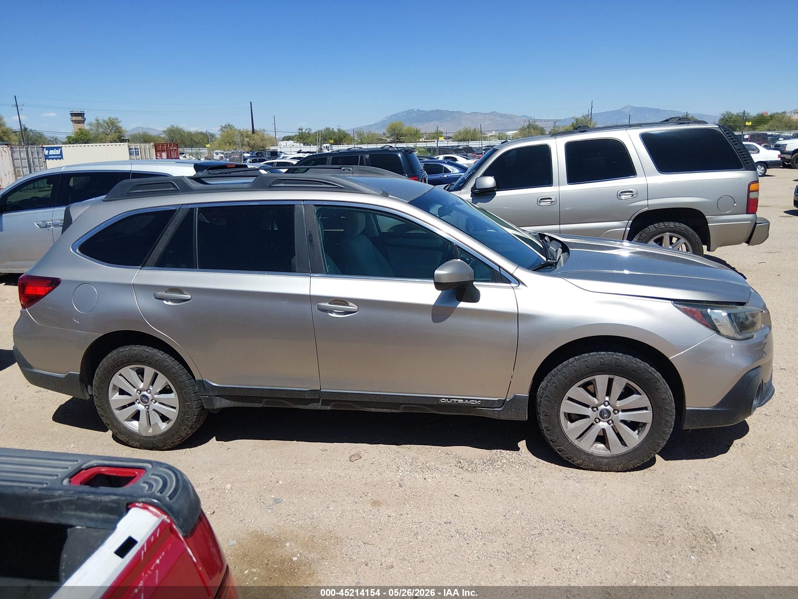 2018 Subaru Outback 2.5i Premium Silver vin: 4S4BSACC4J3353609