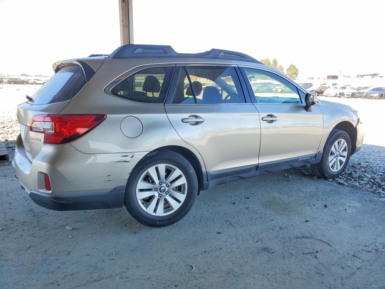 2015 Subaru Outback 2.5i Premium Beige vin: 4S4BSACC5F3335126