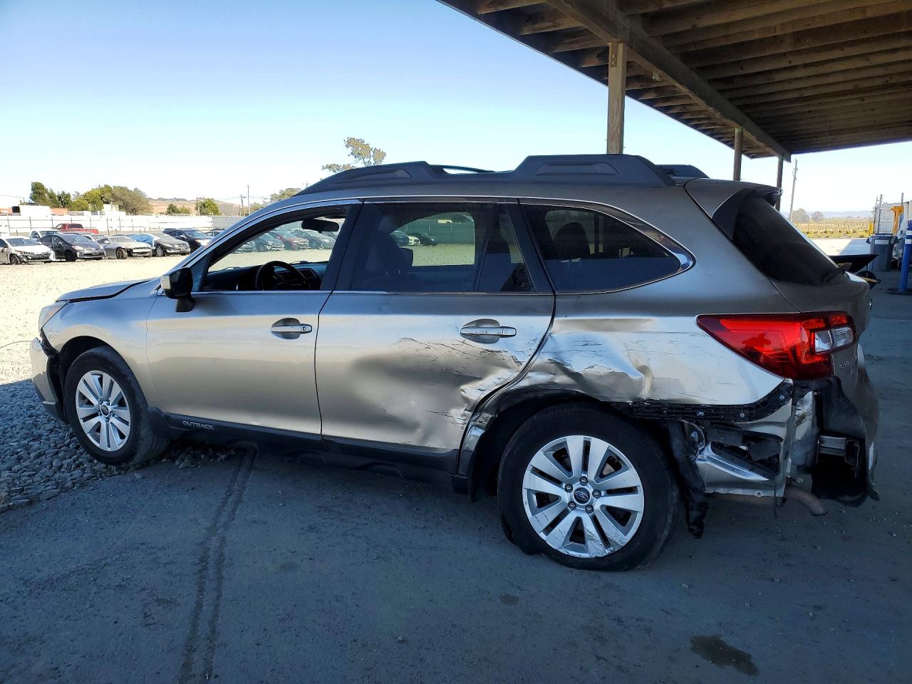 2015 Subaru Outback 2.5i Premium Beige vin: 4S4BSACC5F3335126