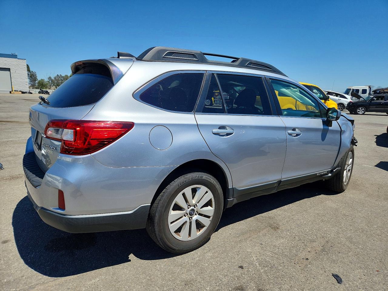 2017 Subaru Outback 2.5i Premium Silver vin: 4S4BSACC5H3377573