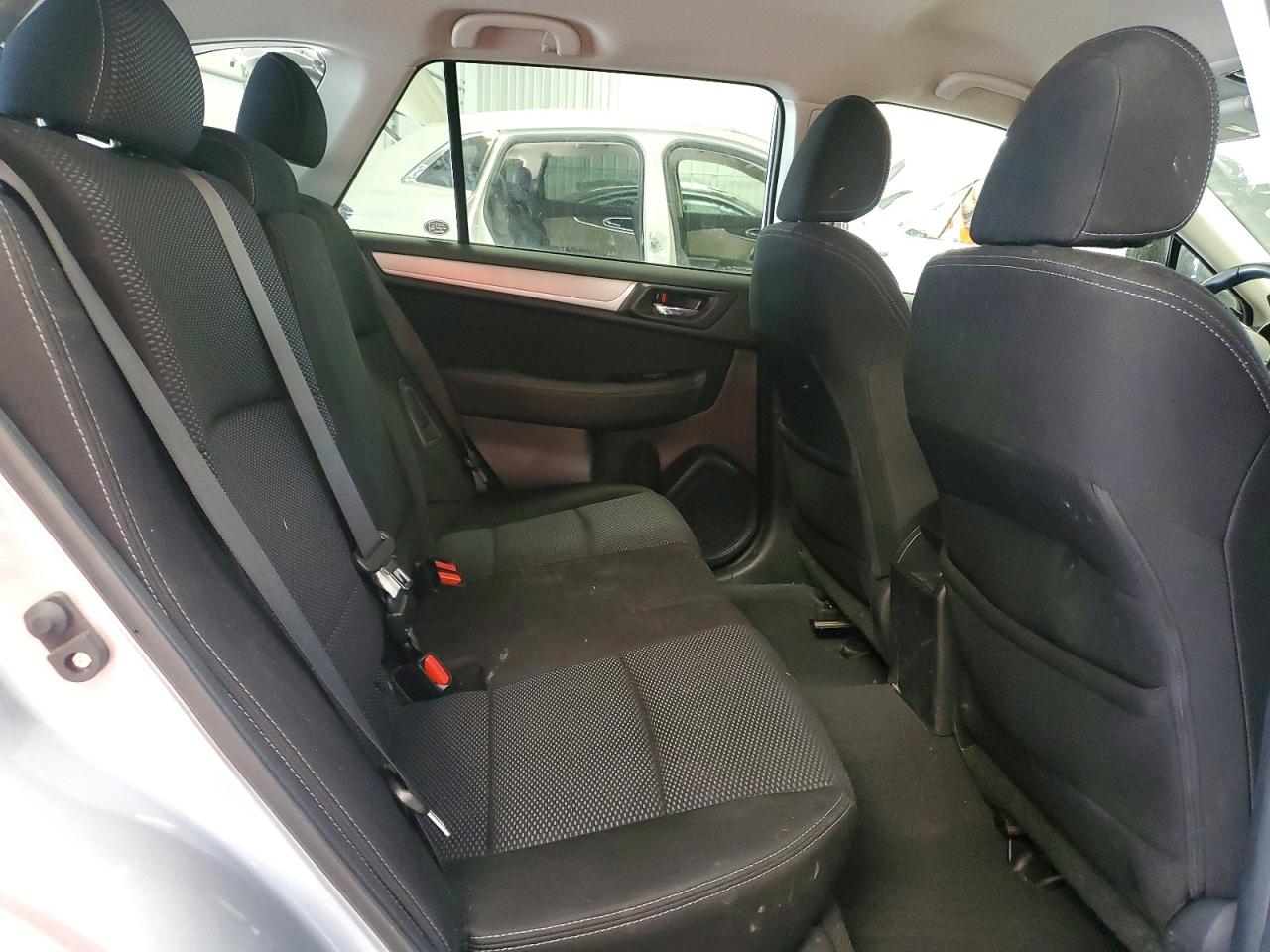 2017 Subaru Outback 2.5i Premium Silver vin: 4S4BSACC5H3421037